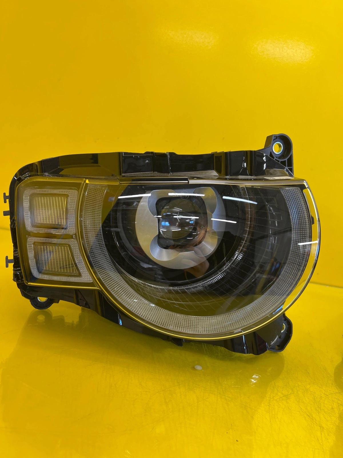 Reflektor Land Rover Defender 2 L663 20- Lampa Lewa Prawa Full Led L8B2-13W030-FJ Autolamps 2 Reflektor Land Rover Defender 2 L663 20- Lampa Lewa Prawa Full Led L8B2-13W030-FJ