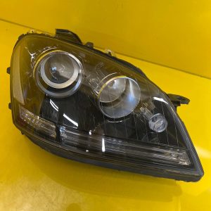 Reflektor Mercedes ML W164 05-08 Lampa Prawa Soczewka Zwykła Czarna