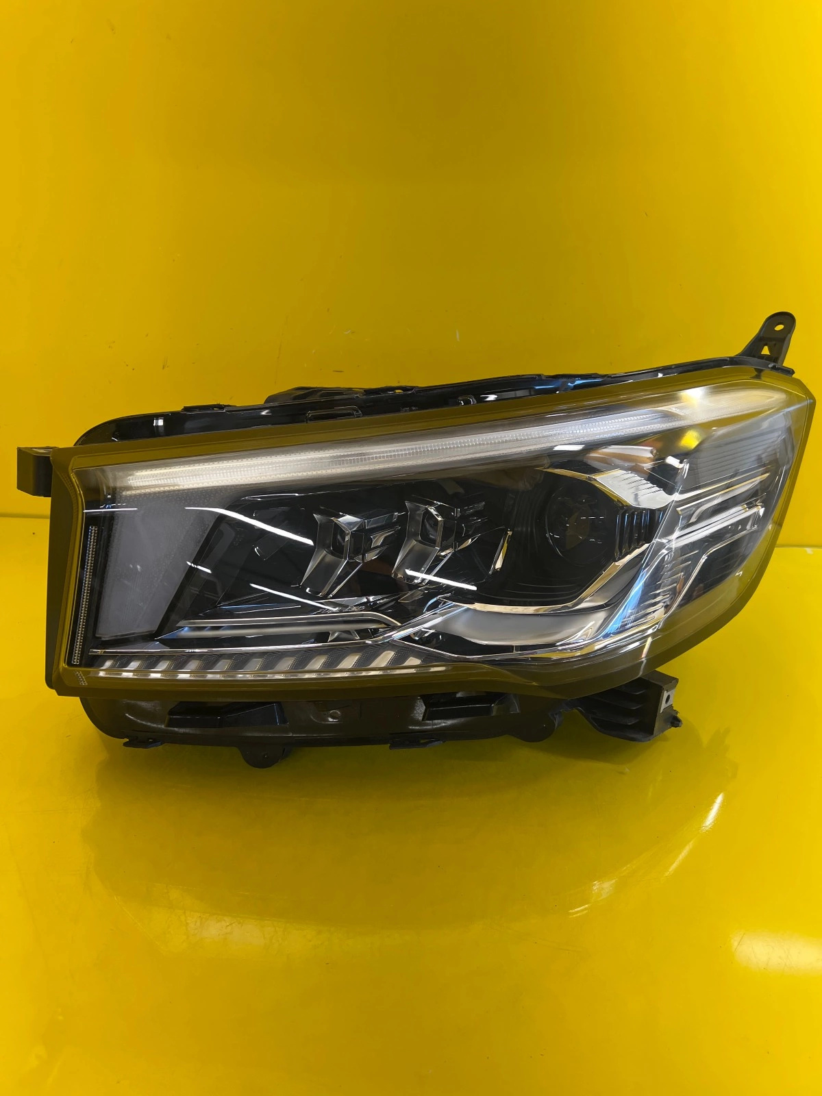 Reflektor Lampa Lewa Przednia Maxus Deliver 9 Full Led C00113995 Autolamps Reflektor Lampa Lewa Przednia Maxus Deliver 9 Full Led C00113995