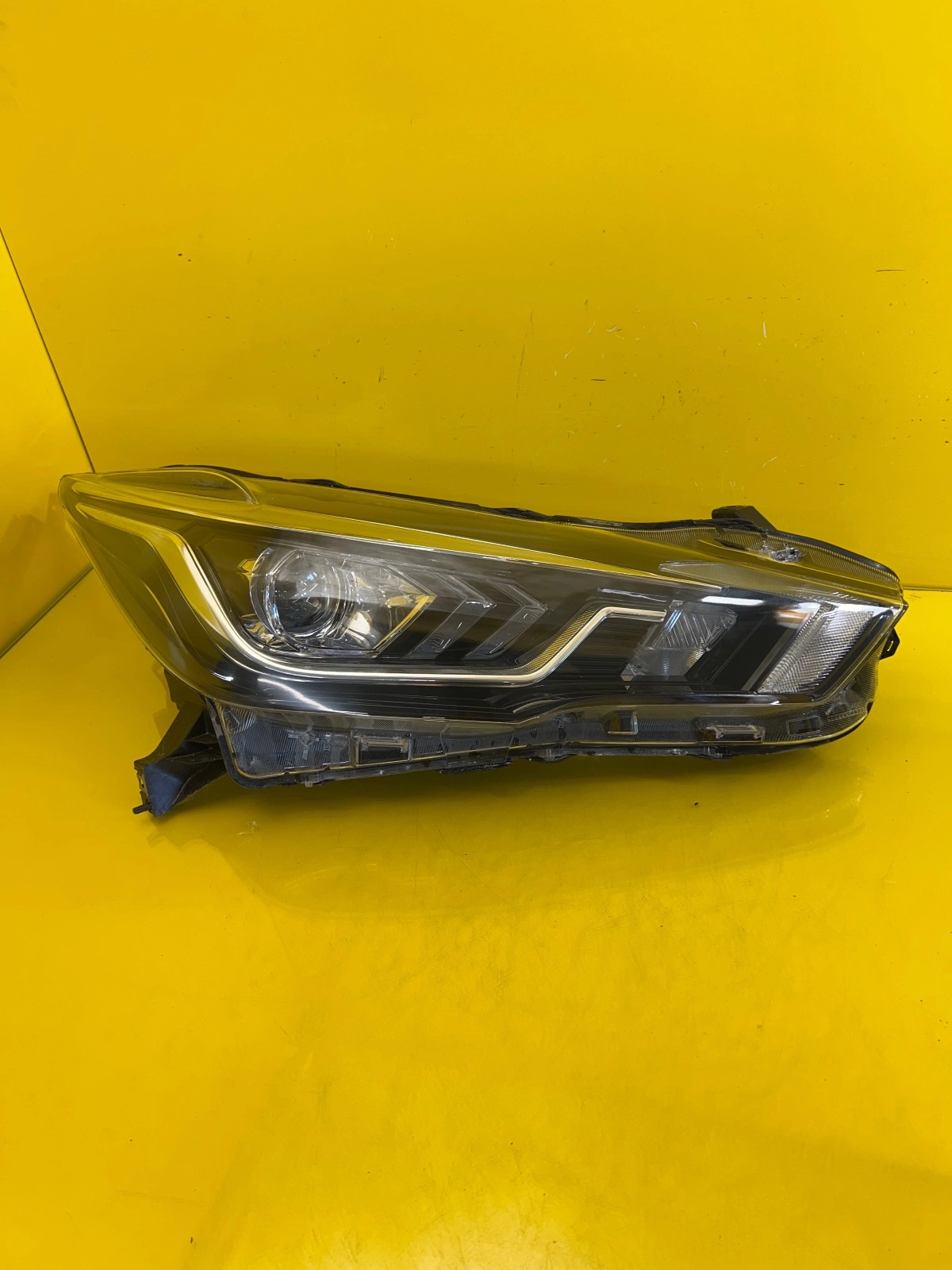 Reflektor Lampa Przód Prawa Nissan Micra K14 2017- Full Led 26010-5FA2A Autolamps Reflektor Lampa Przód Prawa Nissan Micra K14 2017- Full Led 26010-5FA2A