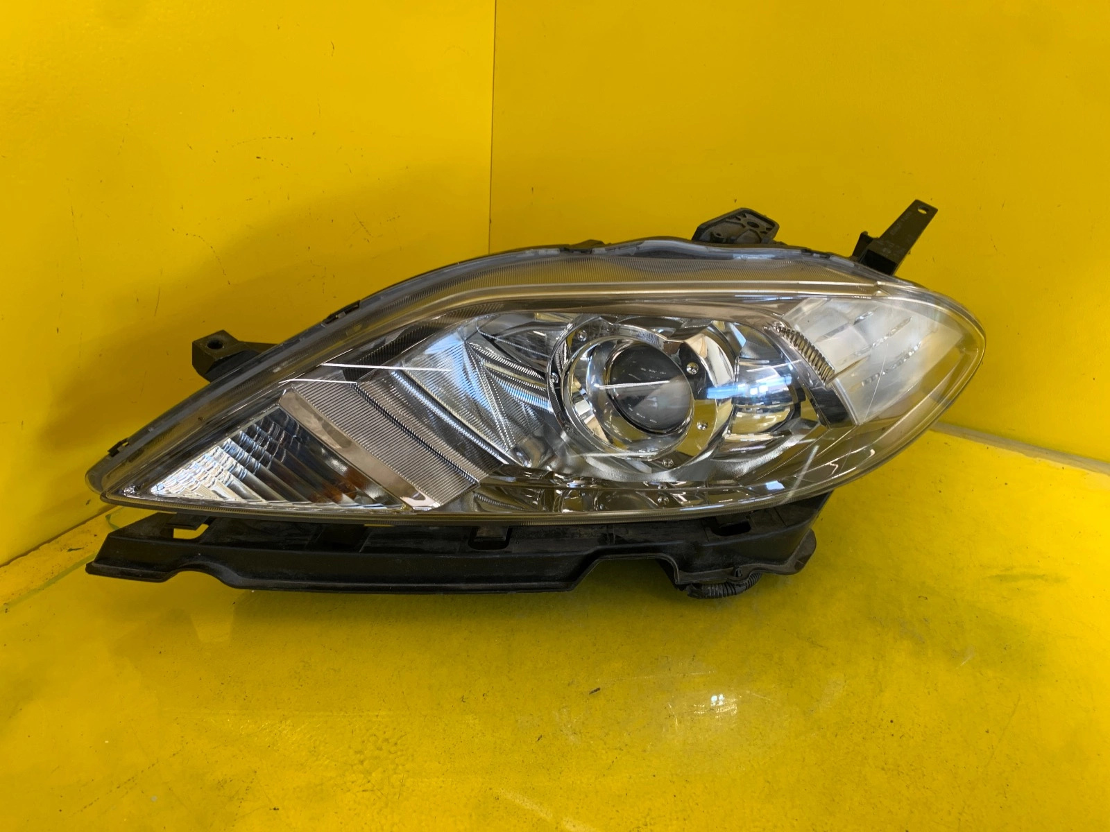 Reflektor LAMPA LEWA PRZEDNIA HONDA 09-12 FRV FR-V XENON 18810 Autolamps Reflektor LAMPA LEWA PRZEDNIA HONDA 09-12 FRV FR-V XENON 18810