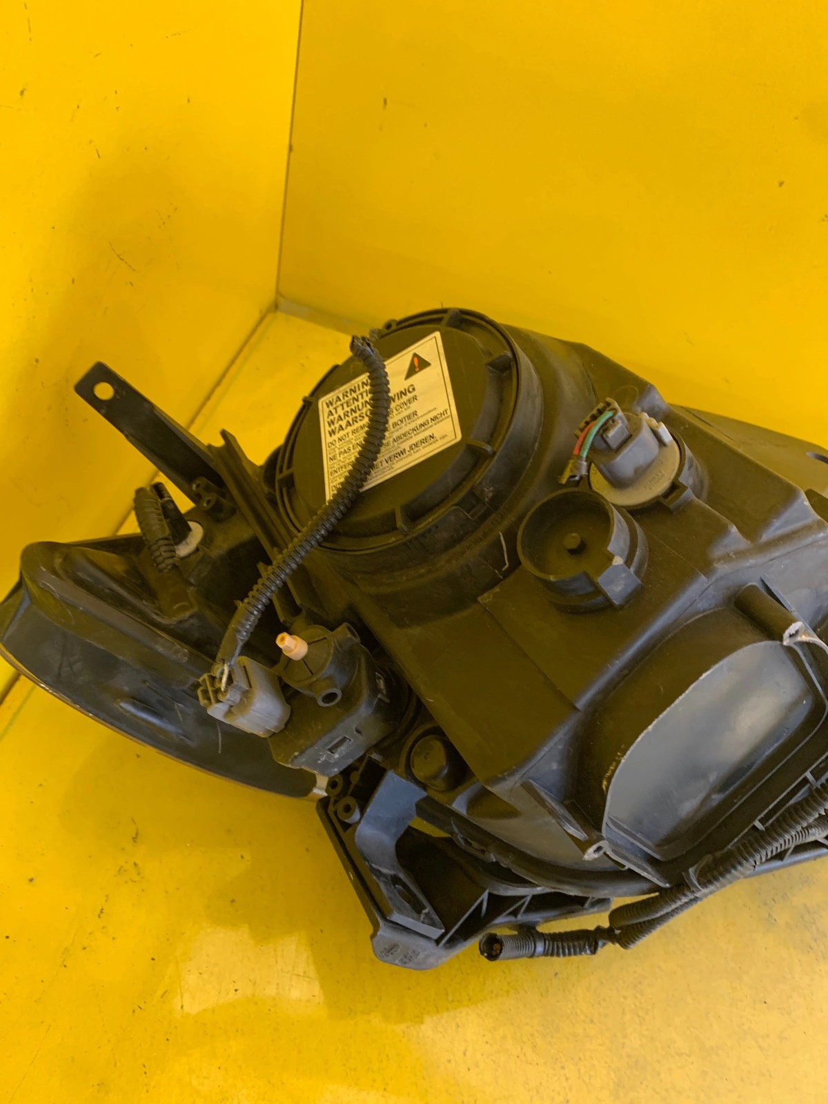 Reflektor LAMPA LEWA PRZEDNIA HONDA 09-12 FRV FR-V XENON 18810 Autolamps 4 Reflektor LAMPA LEWA PRZEDNIA HONDA 09-12 FRV FR-V XENON 18810