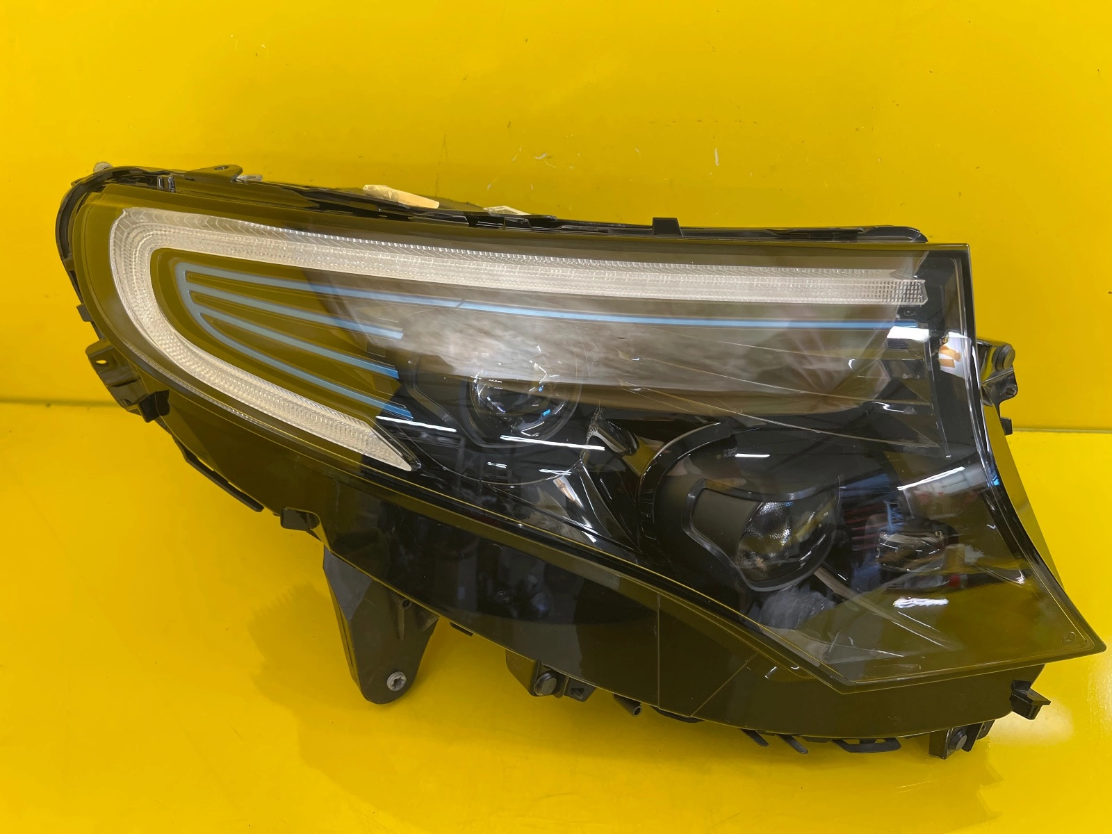 Reflektor Lampa Prawa W293 Mercedes EQC 293 Full Led A2939060201 Autolamps Reflektor Lampa Prawa W293 Mercedes EQC 293 Full Led A2939060201