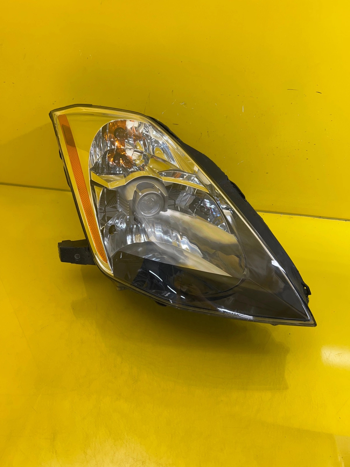 Reflektor Lampa Prawa Przednia Nissan 350Z Xenon Autolamps Reflektor Lampa Prawa Przednia Nissan 350Z Xenon