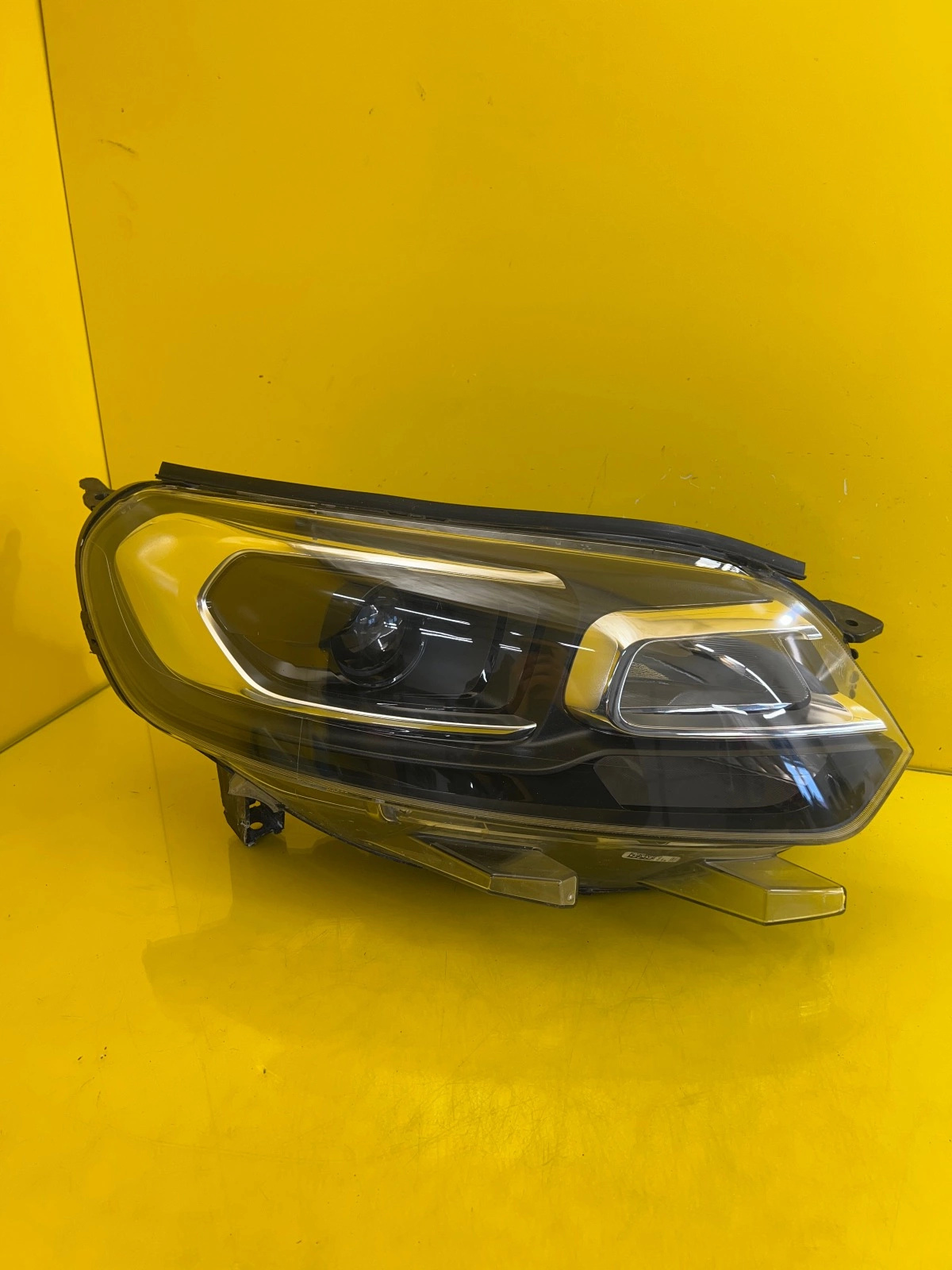Reflektor Lampa Prawa Citroen Jumpy III 3 Xenon 9808233980-00 EU Autolamps Reflektor Lampa Prawa Citroen Jumpy III 3 Xenon 9808233980-00 EU