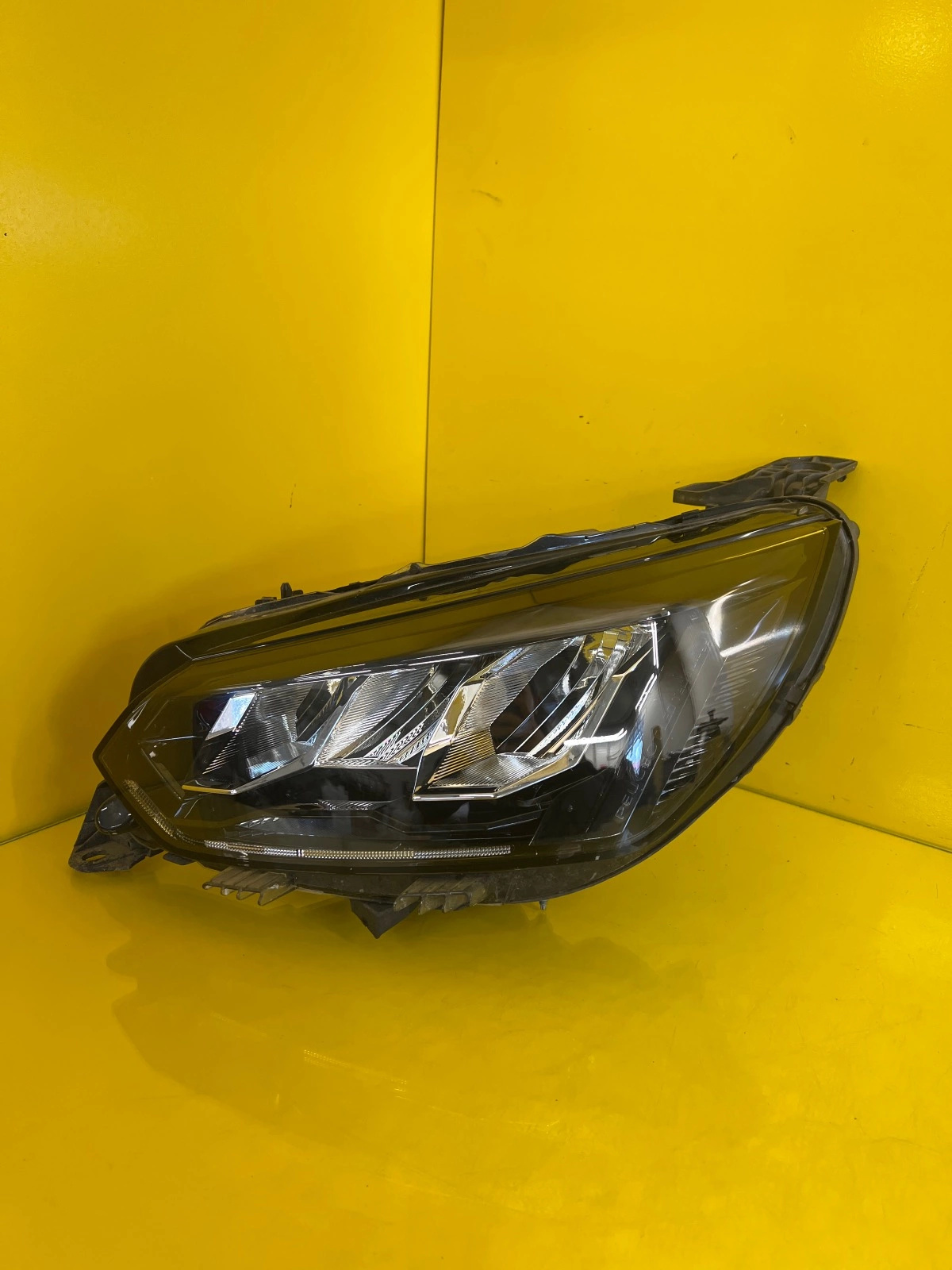 Reflektor Lampa Lewa Peugeot 208 Led 19- 73313327 9833036380 Autolamps Reflektor Lampa Lewa Peugeot 208 Led 19- 73313327 9833036380