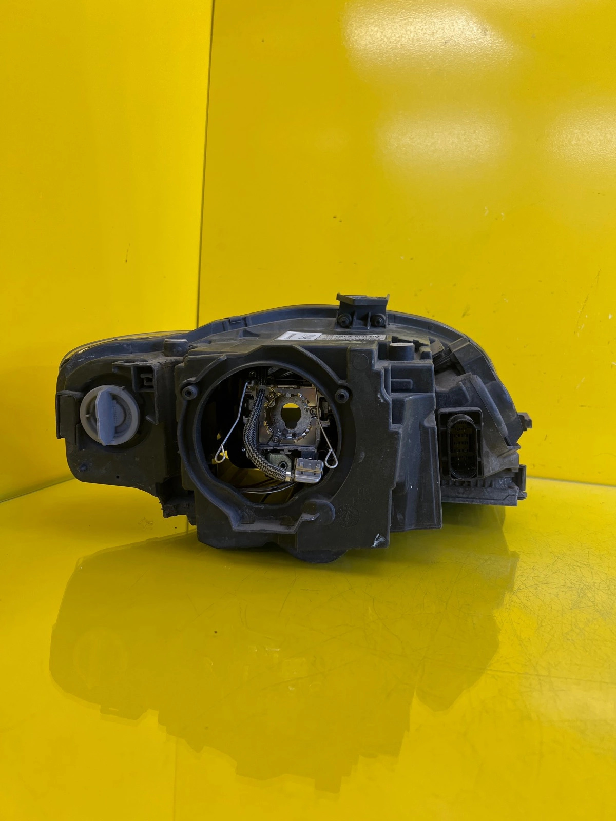 Reflektor Lampa Lewa Audi A4 B7 Xenon 8E0941003BM Nieskrętna Autolamps 4 Reflektor Lampa Lewa Audi A4 B7 Xenon 8E0941003BM Nieskrętna