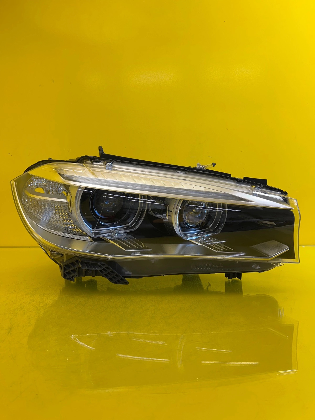 Reflektor Lampa Prawa BMW X5 F15 X6 F16 13-18 BI-XENON 7424174 Autolamps Reflektor Lampa Prawa BMW X5 F15 X6 F16 13-18 BI-XENON 7424174