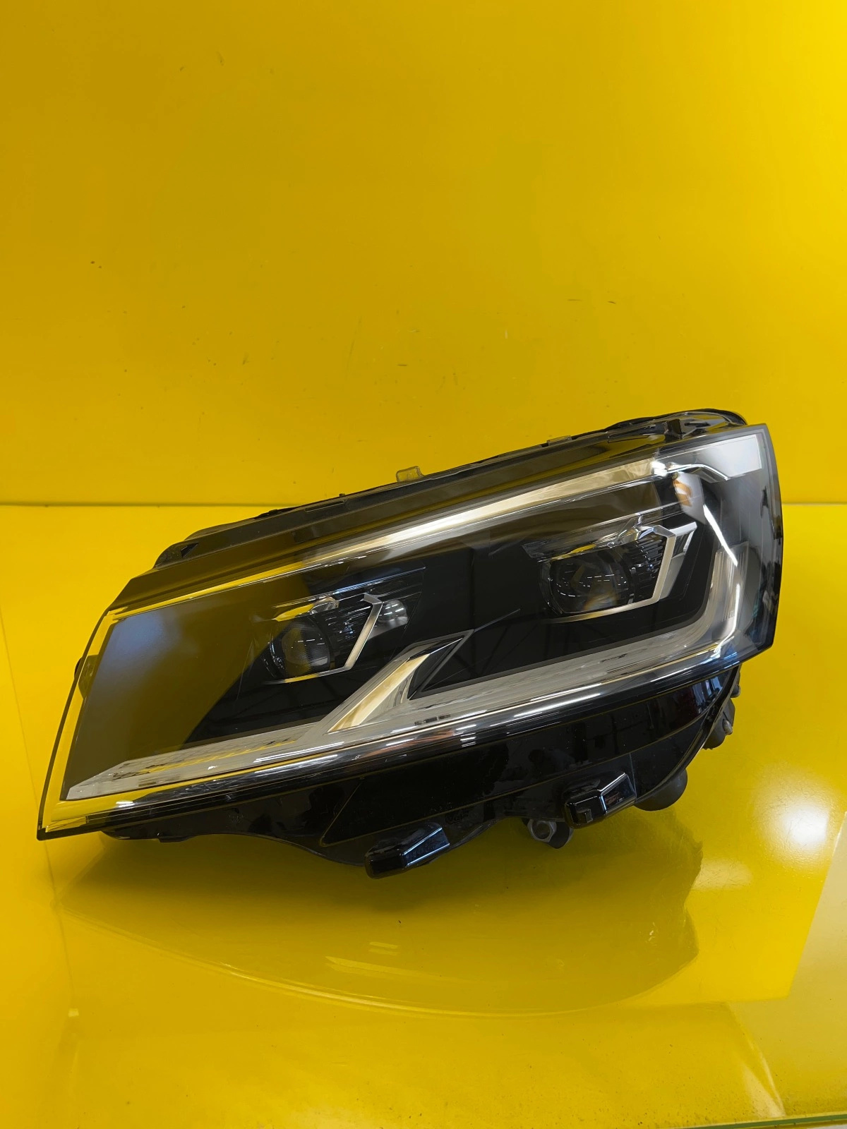 Reflektor Lampa Lewa VW T6 Lift 19- Full Led 7L1941035D Autolamps Reflektor Lampa Lewa VW T6 Lift 19- Full Led 7L1941035D