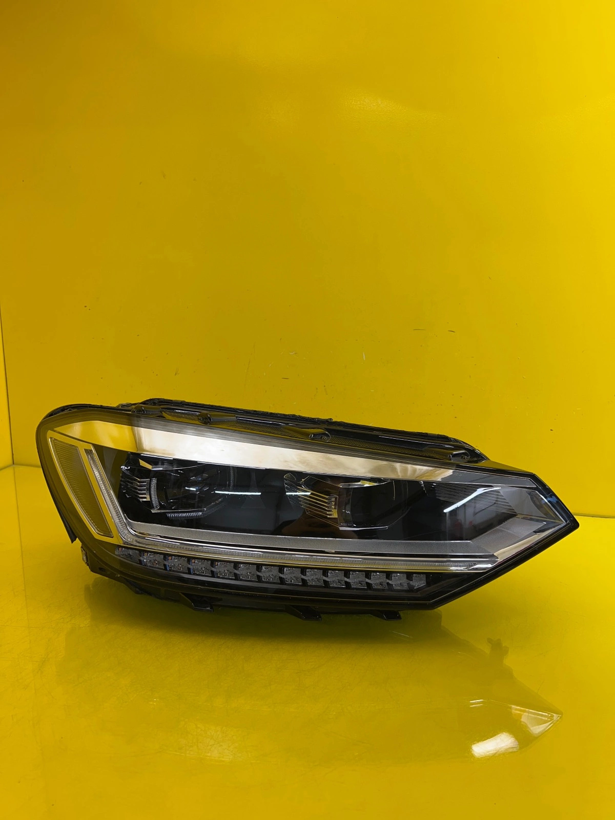 Reflektor Lampa Prawa VW Touran III 5TB Full Led 5TB941082A Autolamps Reflektor Lampa Prawa VW Touran III 5TB Full Led 5TB941082A