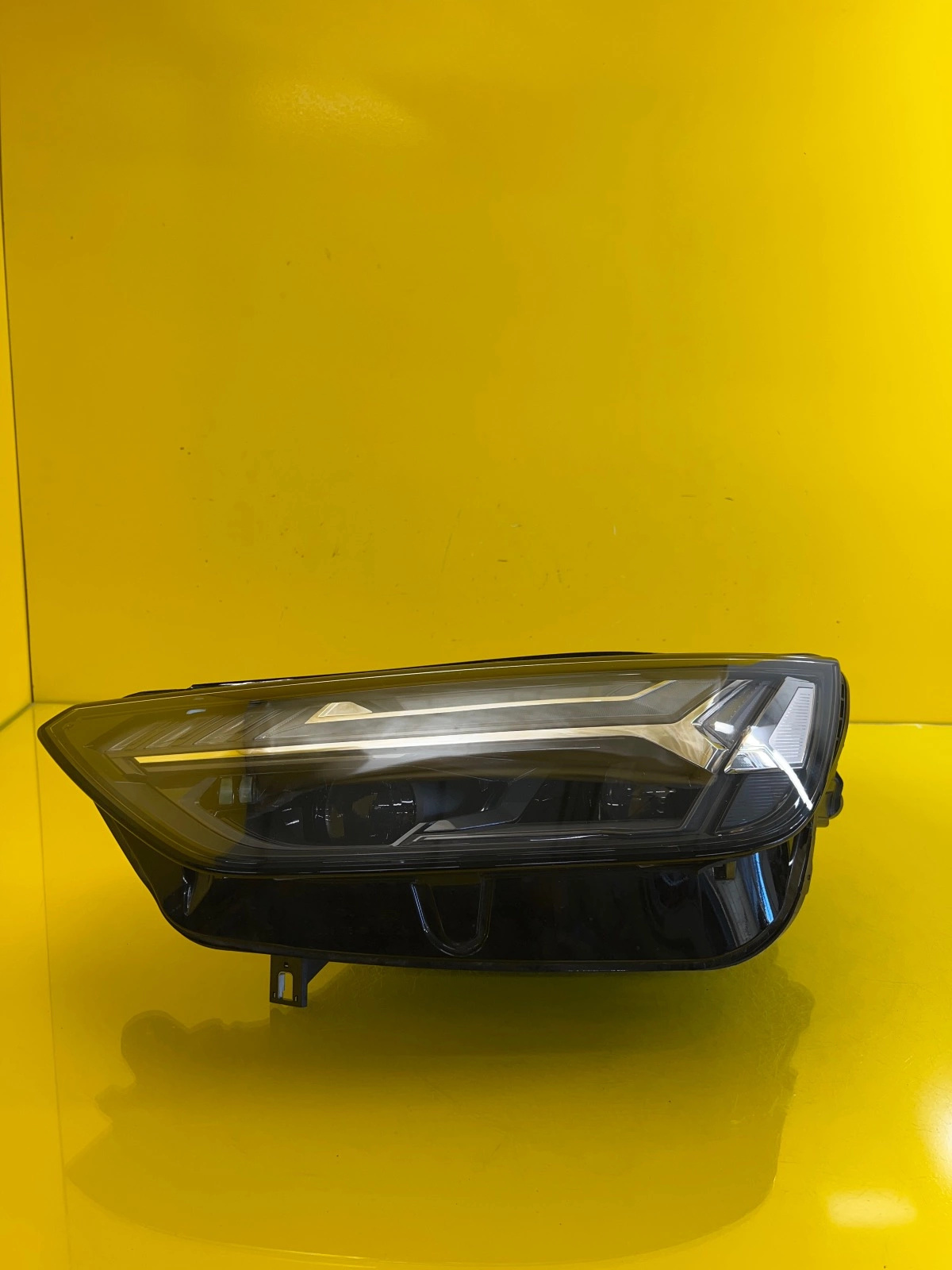 Reflektor Lampa Lewa Audi Q5 SQ5 80A Lift Matrix 80A941035E Autolamps Reflektor Lampa Lewa Audi Q5 SQ5 80A Lift Matrix 80A941035E