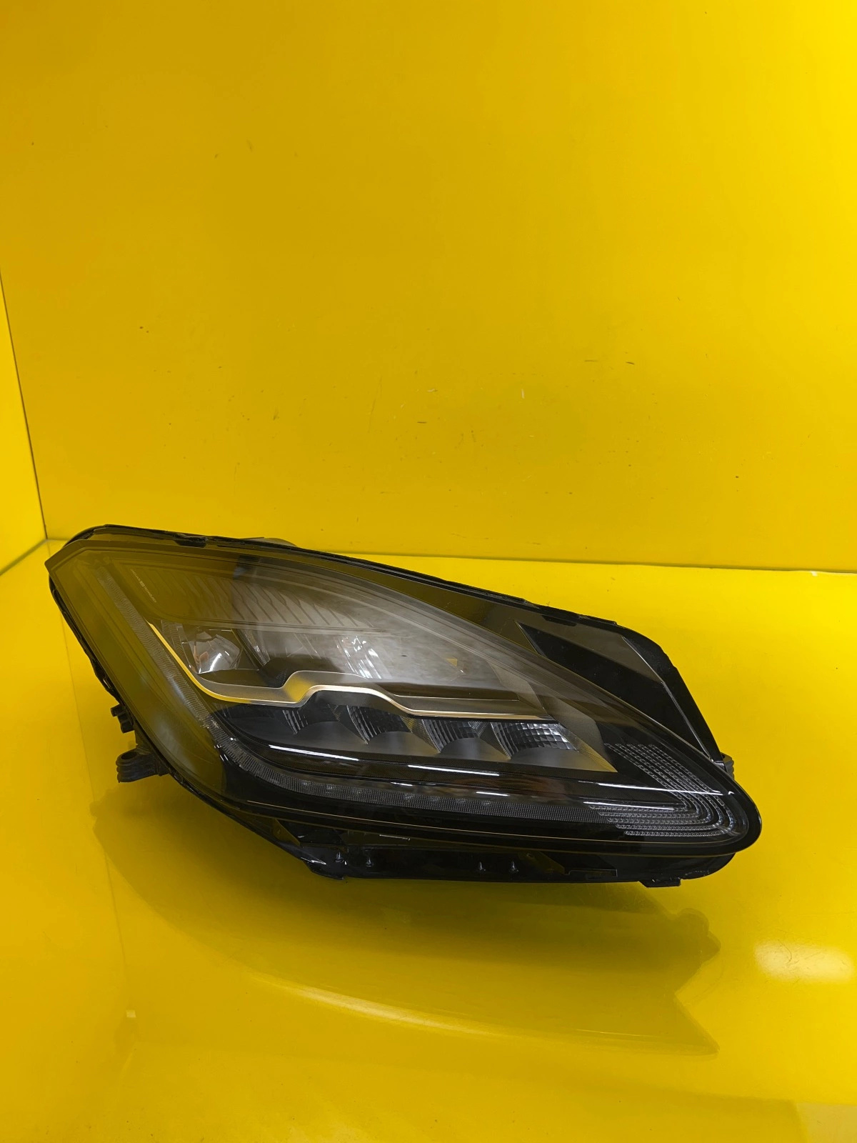 Reflektor Lampa Prawa Jaguar E-Pace Mid Led J9C3-13W029-EC Autolamps Reflektor Lampa Prawa Jaguar E-Pace Mid Led J9C3-13W029-EC