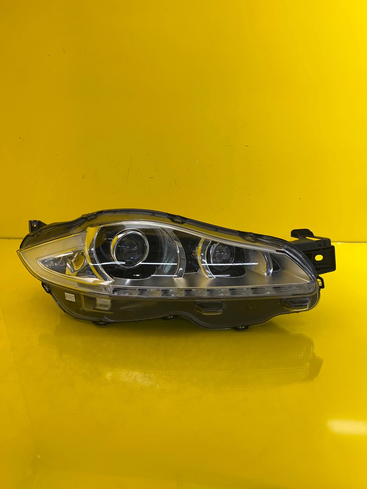 Reflektor Lampa Prawa Jaguar XJ X351 09-13 Xenon Led AW9313W029AG Autolamps Reflektor Lampa Prawa Jaguar XJ X351 09-13 Xenon Led AW9313W029AG