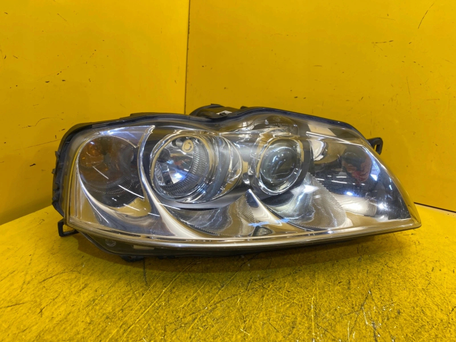 Reflektor LAMPA PRAWA ALFA ROMEO 166 LIFT XENON Autolamps Reflektor LAMPA PRAWA ALFA ROMEO 166 LIFT XENON
