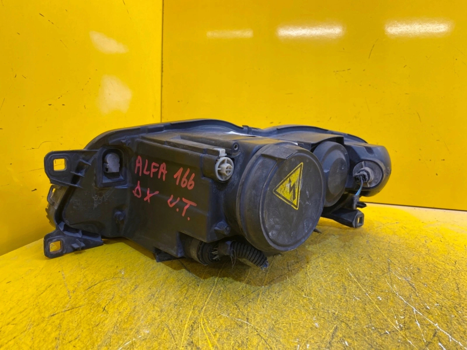 Reflektor LAMPA PRAWA ALFA ROMEO 166 LIFT XENON Autolamps 3 Reflektor LAMPA PRAWA ALFA ROMEO 166 LIFT XENON