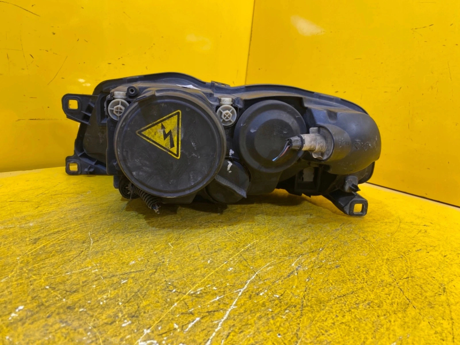 Reflektor LAMPA PRAWA ALFA ROMEO 166 LIFT XENON Autolamps 4 Reflektor LAMPA PRAWA ALFA ROMEO 166 LIFT XENON