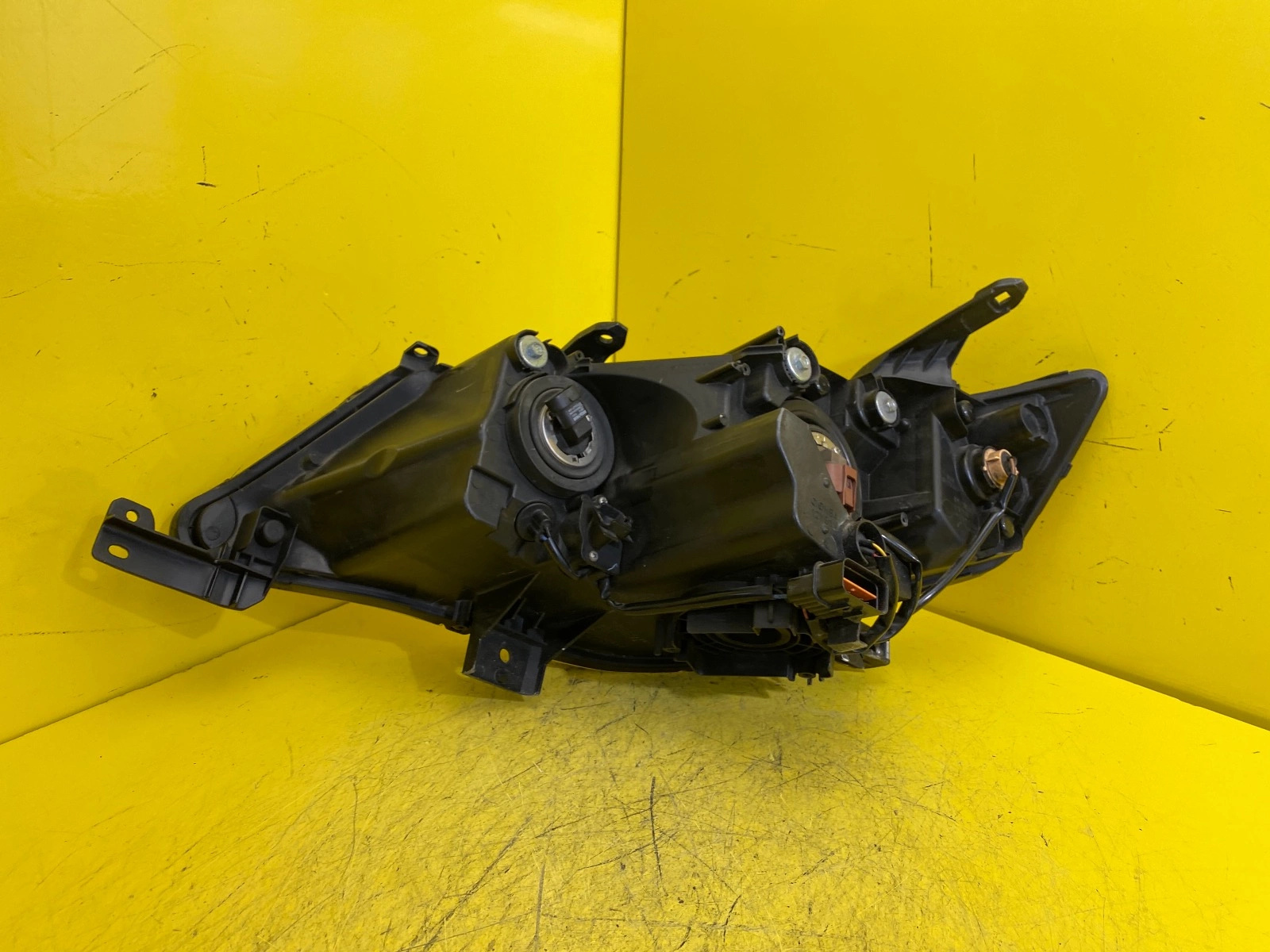 Reflektor Lampa Prawa Mitsubishi Outlander 2 II 06-10 XENON 20-12159-05-2 Autolamps 2 Reflektor Lampa Prawa Mitsubishi Outlander 2 II 06-10 XENON 20-12159-05-2