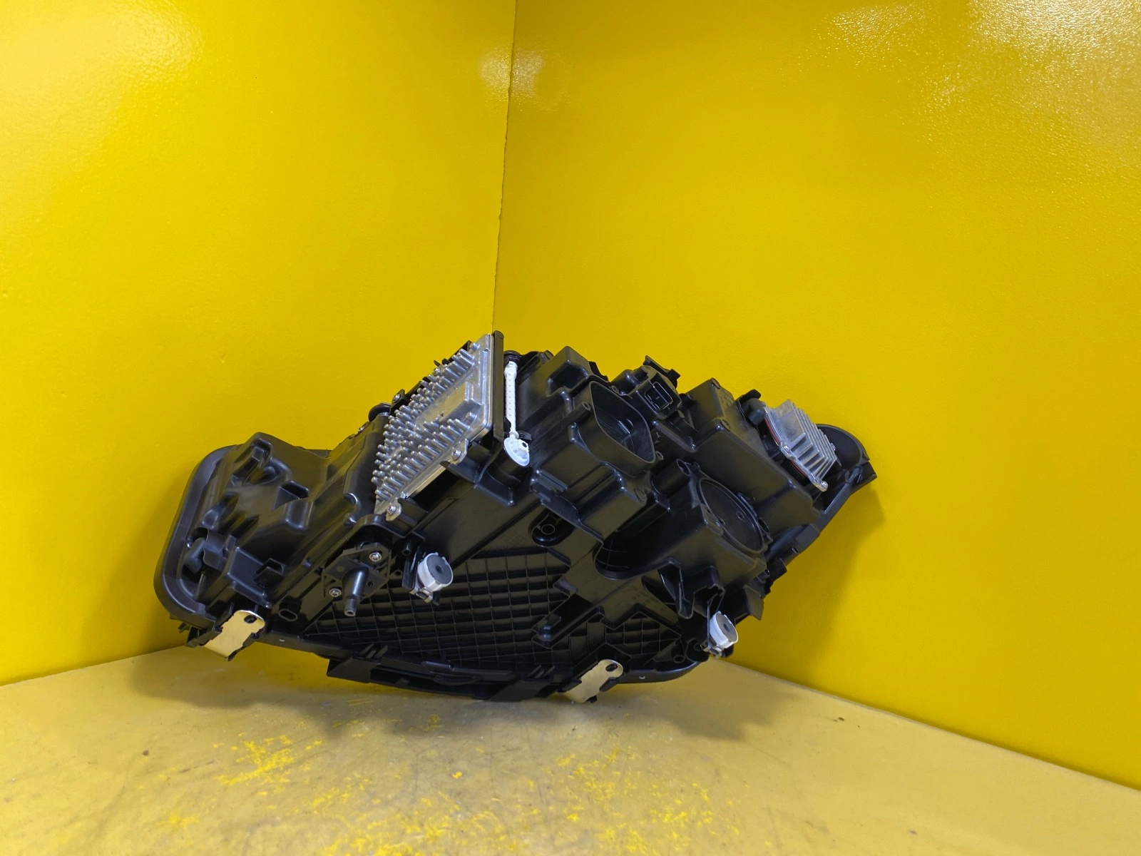 Reflektor Lampa Prawa BMW 5 G30 G31 LED 5A388C8-03 Autolamps 2 Reflektor Lampa Prawa BMW 5 G30 G31 LED 5A388C8-03