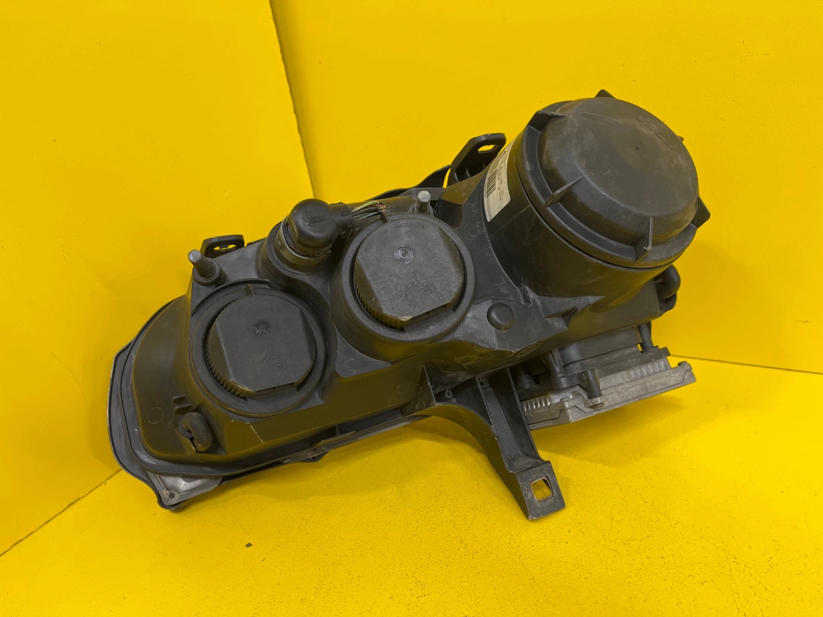 Reflektor Lampa Prawa Alfa Romeo 159 Xenon 60683987 Autolamps 3 Reflektor Lampa Prawa Alfa Romeo 159 Xenon 60683987