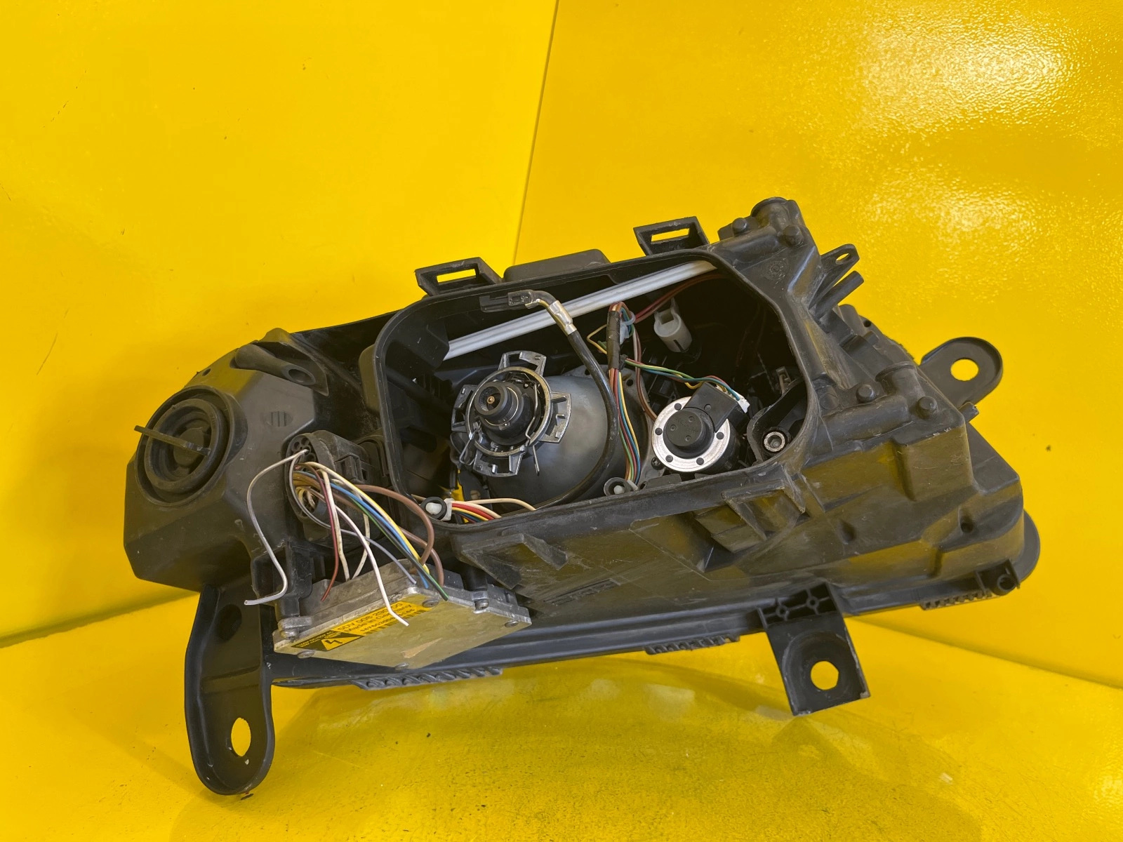 Reflektor Lampa Lewa Audi A6 C6 4F0 BI-XENON Nieskrętna Autolamps 3 Reflektor Lampa Lewa Audi A6 C6 4F0 BI-XENON Nieskrętna