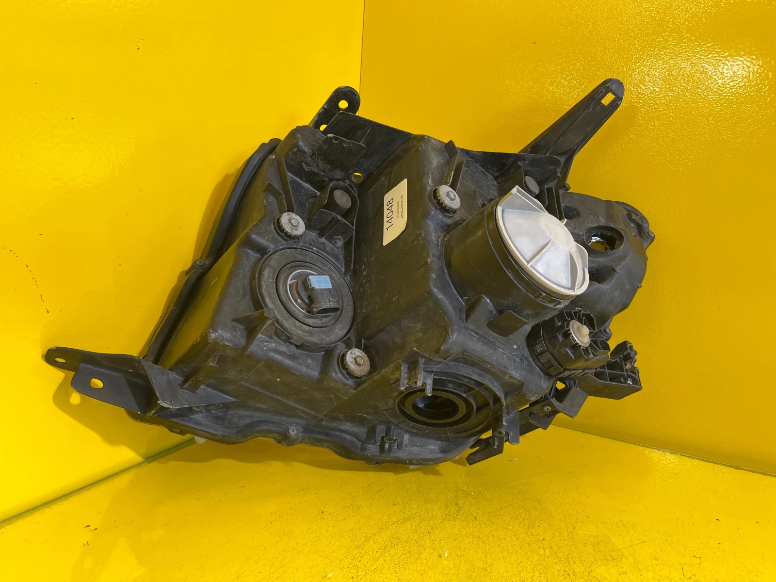 Reflektor Lampa Prawa Mitsubishi Pajero 4 IV XENON Autolamps 3 Reflektor Lampa Prawa Mitsubishi Pajero 4 IV XENON