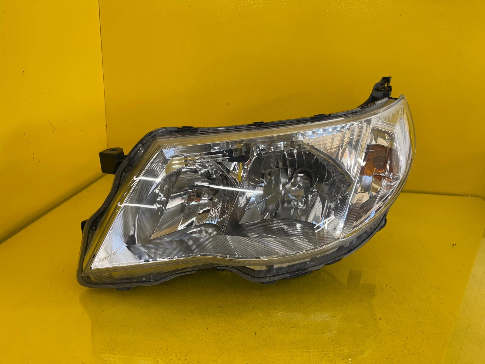 Reflektor Lampa Lewa SUBARU FORESTER 09-13 xenon Autolamps Reflektor Lampa Lewa SUBARU FORESTER 09-13 xenon