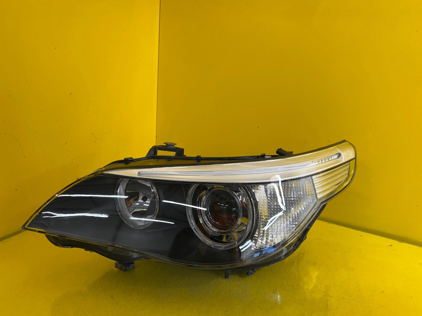 Reflektor Lampa Lewa BMW E60 E61 Xenon 2003-2007 D1S Autolamps Reflektor Lampa Lewa BMW E60 E61 Xenon 2003-2007 D1S