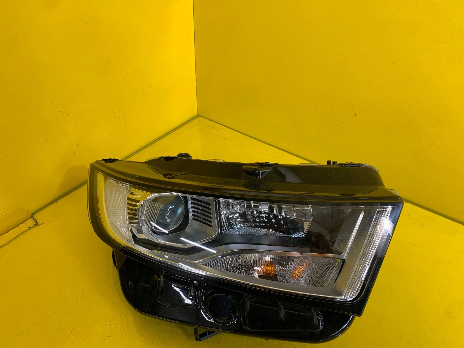 Reflektor Lampa Prawa FORD EDGE MK2 14-18 EU GT4B-13W029-C Autolamps Reflektor Lampa Prawa FORD EDGE MK2 14-18 EU GT4B-13W029-C
