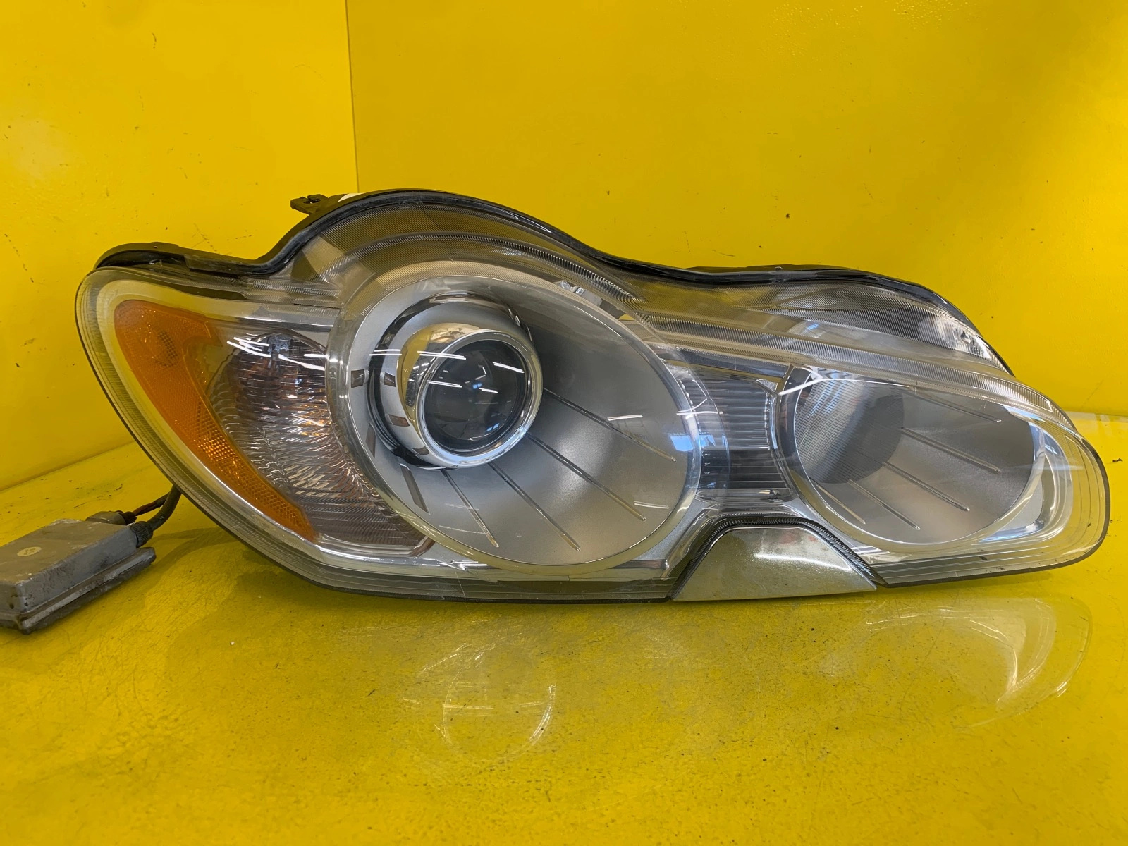 Reflektor Lampa Prawa JAGUAR XF X250 07-11 H7 Autolamps Reflektor Lampa Prawa JAGUAR XF X250 07-11 H7