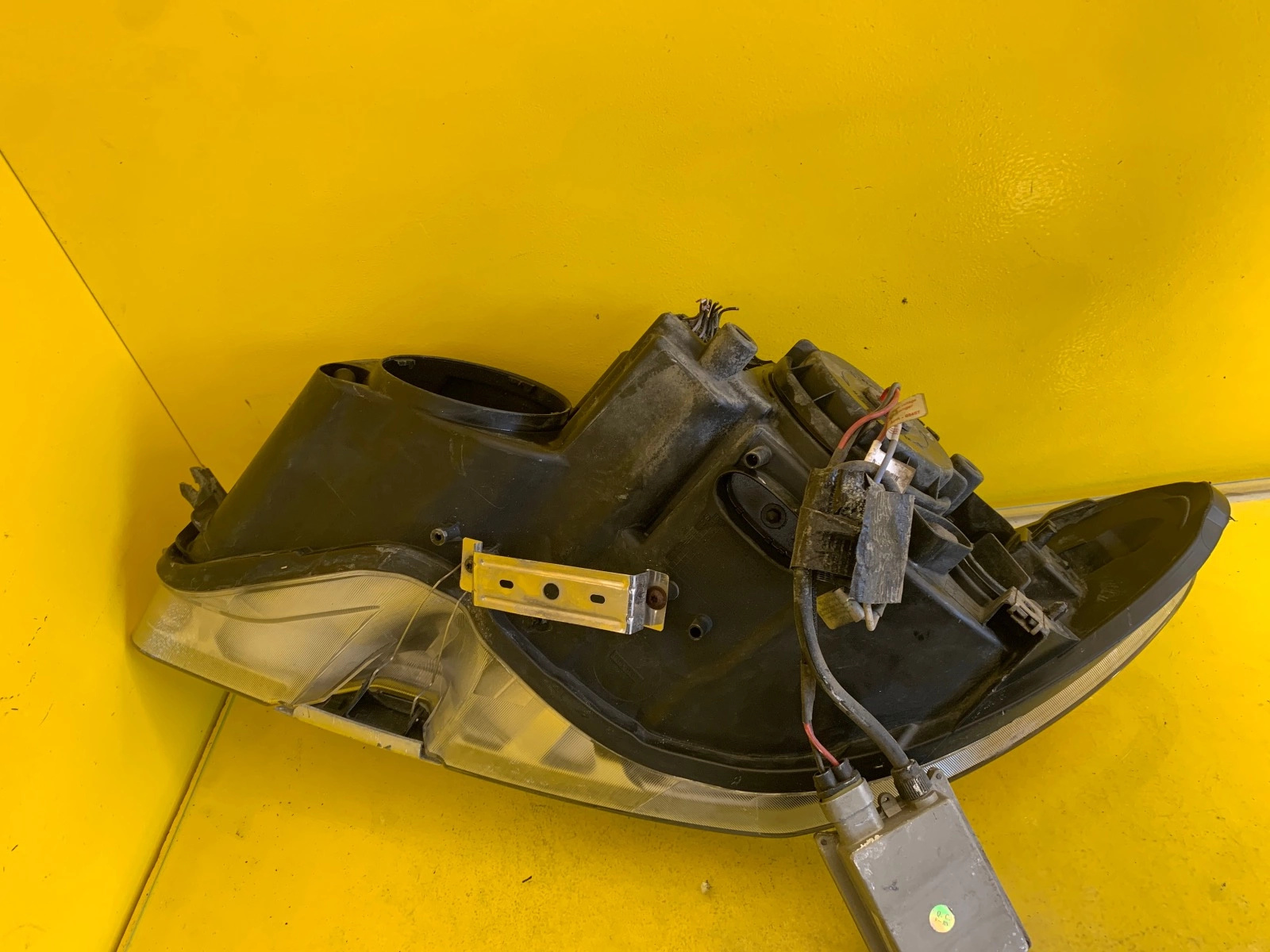 Reflektor Lampa Prawa JAGUAR XF X250 07-11 H7 Autolamps 4 Reflektor Lampa Prawa JAGUAR XF X250 07-11 H7