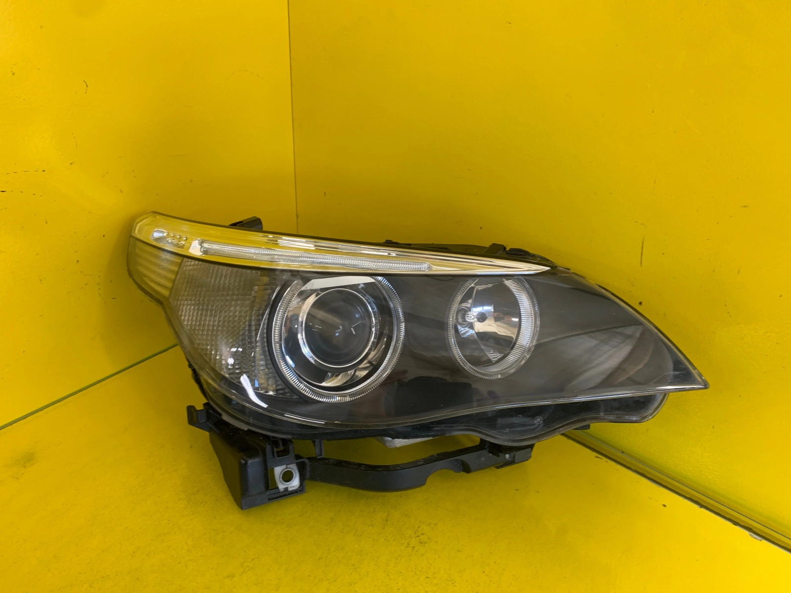 Reflektor Lampa Prawa Bmw 5 E60 E61 03-06 Bi-Xenon Skrętna D1S Autolamps Reflektor Lampa Prawa Bmw 5 E60 E61 03-06 Bi-Xenon Skrętna D1S