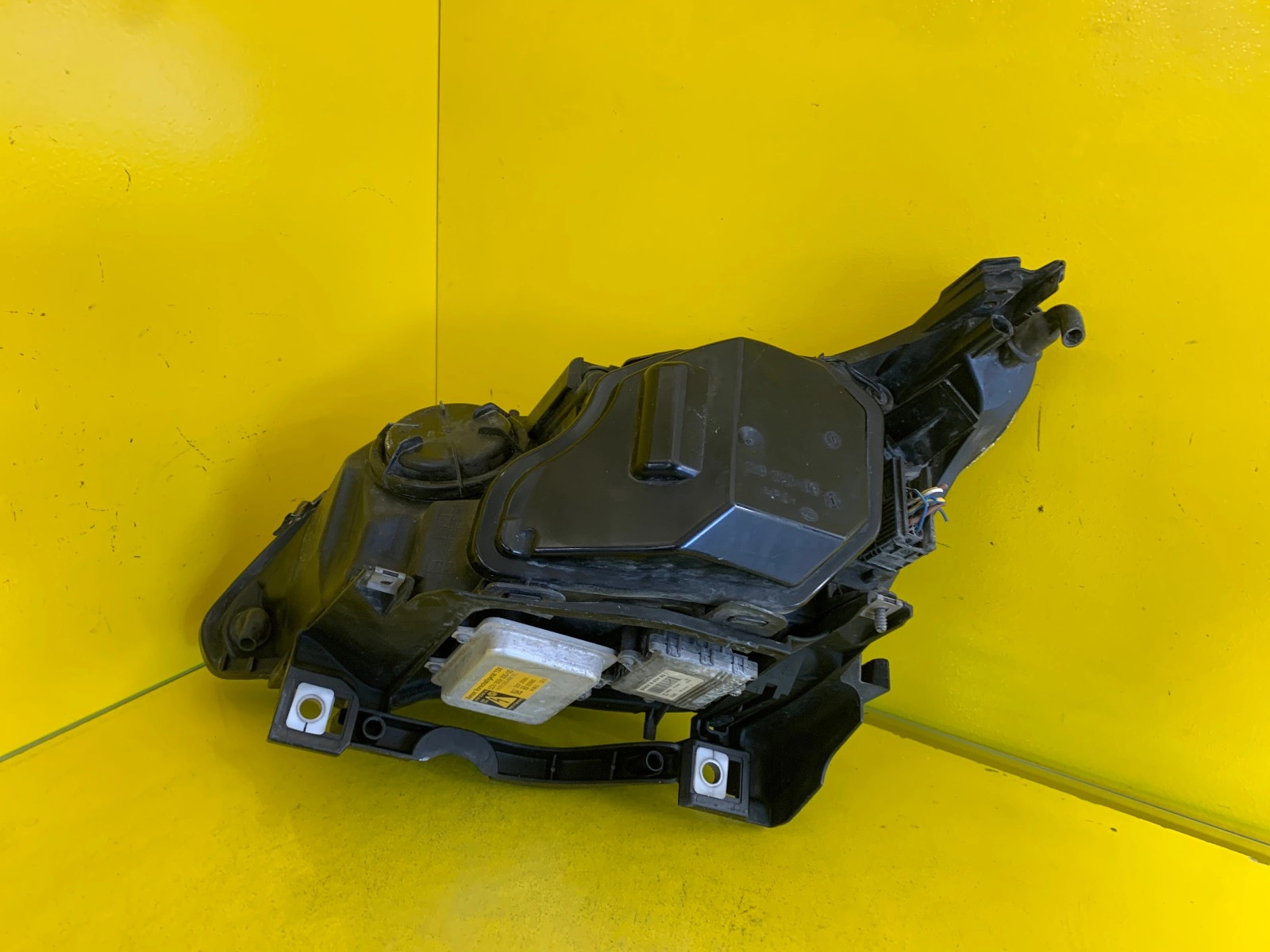 Reflektor Lampa Prawa Bmw 5 E60 E61 03-06 Bi-Xenon Skrętna D1S Autolamps 4 Reflektor Lampa Prawa Bmw 5 E60 E61 03-06 Bi-Xenon Skrętna D1S