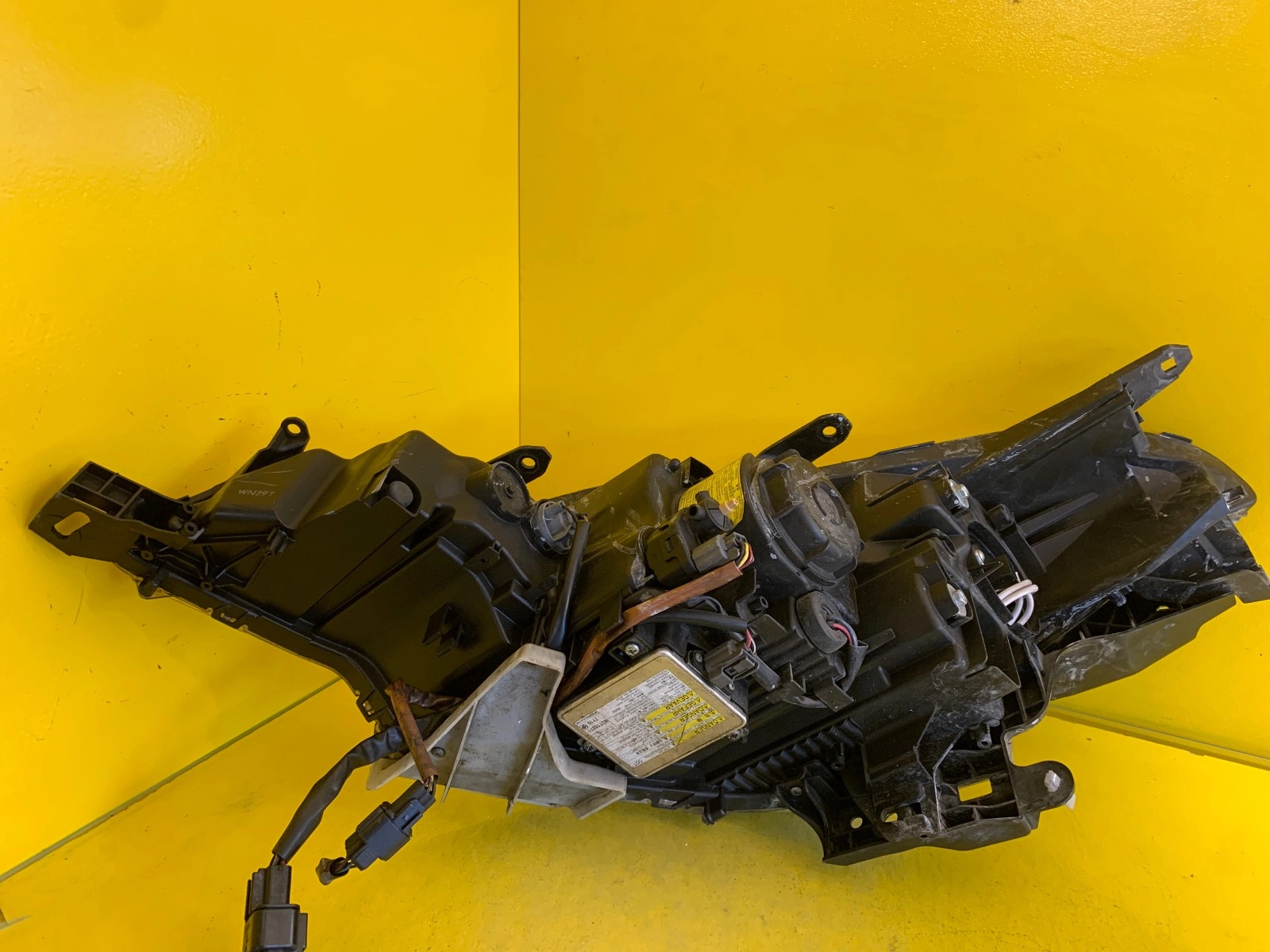 Reflektor Lampa Prawa Peugeot 4007 Xenon 07-12 Autolamps 4 Reflektor Lampa Prawa Peugeot 4007 Xenon 07-12