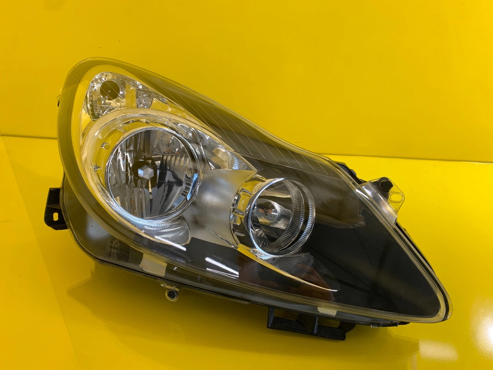 Reflektor Lampa Prawa Opel Corsa D 2006-2011 Zwykła Ciemna Autolamps Reflektor Lampa Prawa Opel Corsa D 2006-2011 Zwykła Ciemna