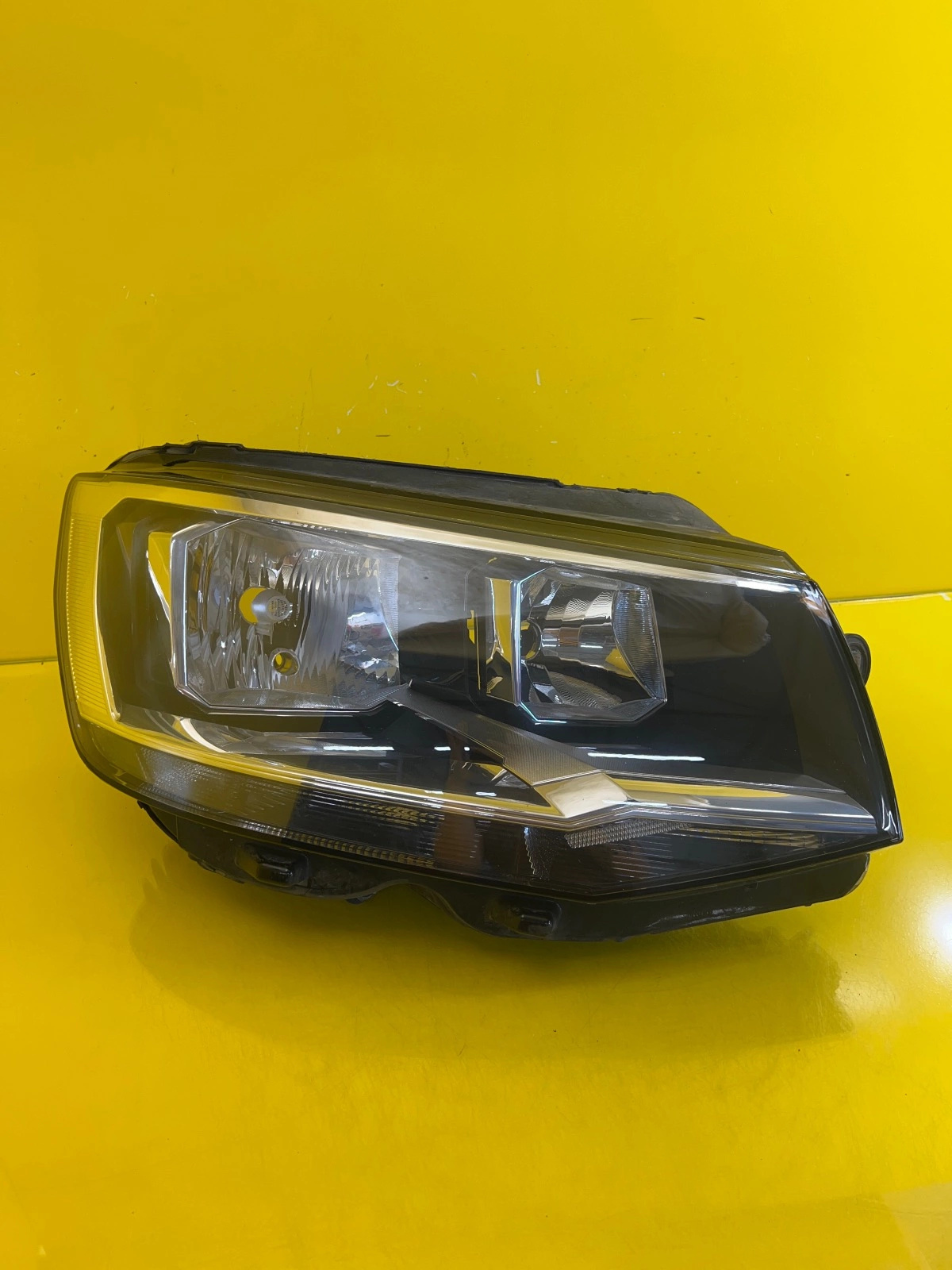 Reflektor Lampa Prawa Przednia VW T6 Transporter 7E 15- 7E1941006 Autolamps Reflektor Lampa Prawa Przednia VW T6 Transporter 7E 15- 7E1941006