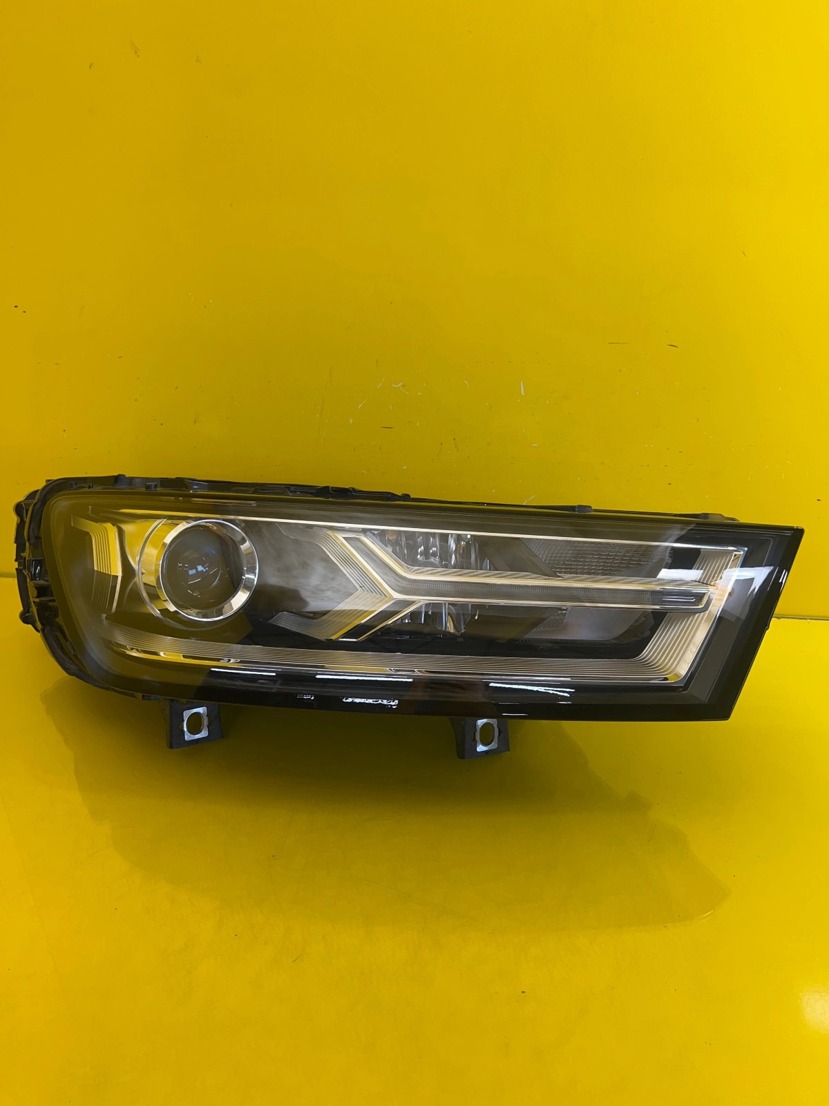 Reflektor Lampa Prawa Przednia Audi Q7 Bi-Xenon Led 4M0941006 Autolamps Reflektor Lampa Prawa Przednia Audi Q7 Bi-Xenon Led 4M0941006