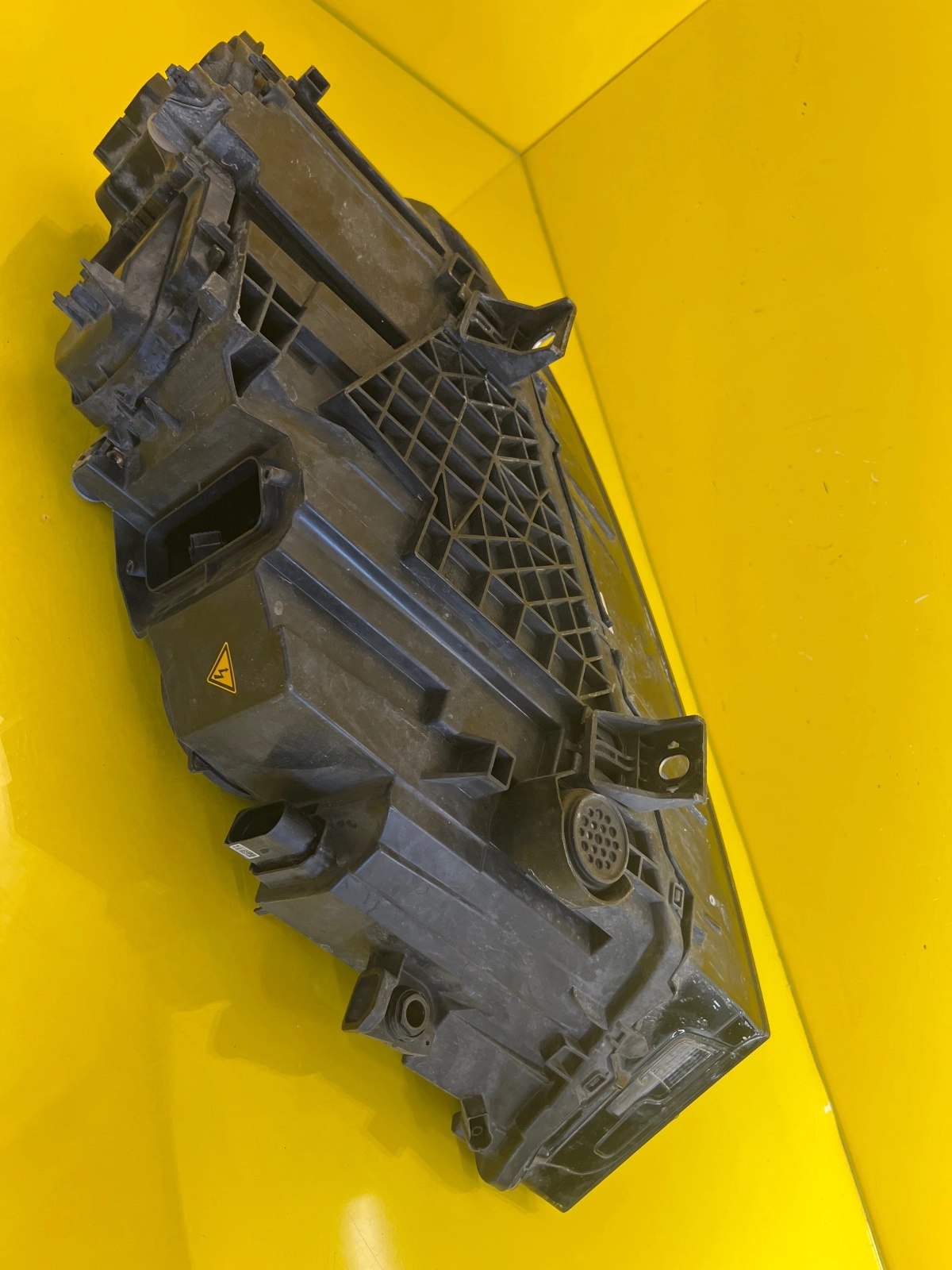 Reflektor Lampa Prawa Przednia Audi Q7 Bi-Xenon Led 4M0941006 Autolamps 5 Reflektor Lampa Prawa Przednia Audi Q7 Bi-Xenon Led 4M0941006