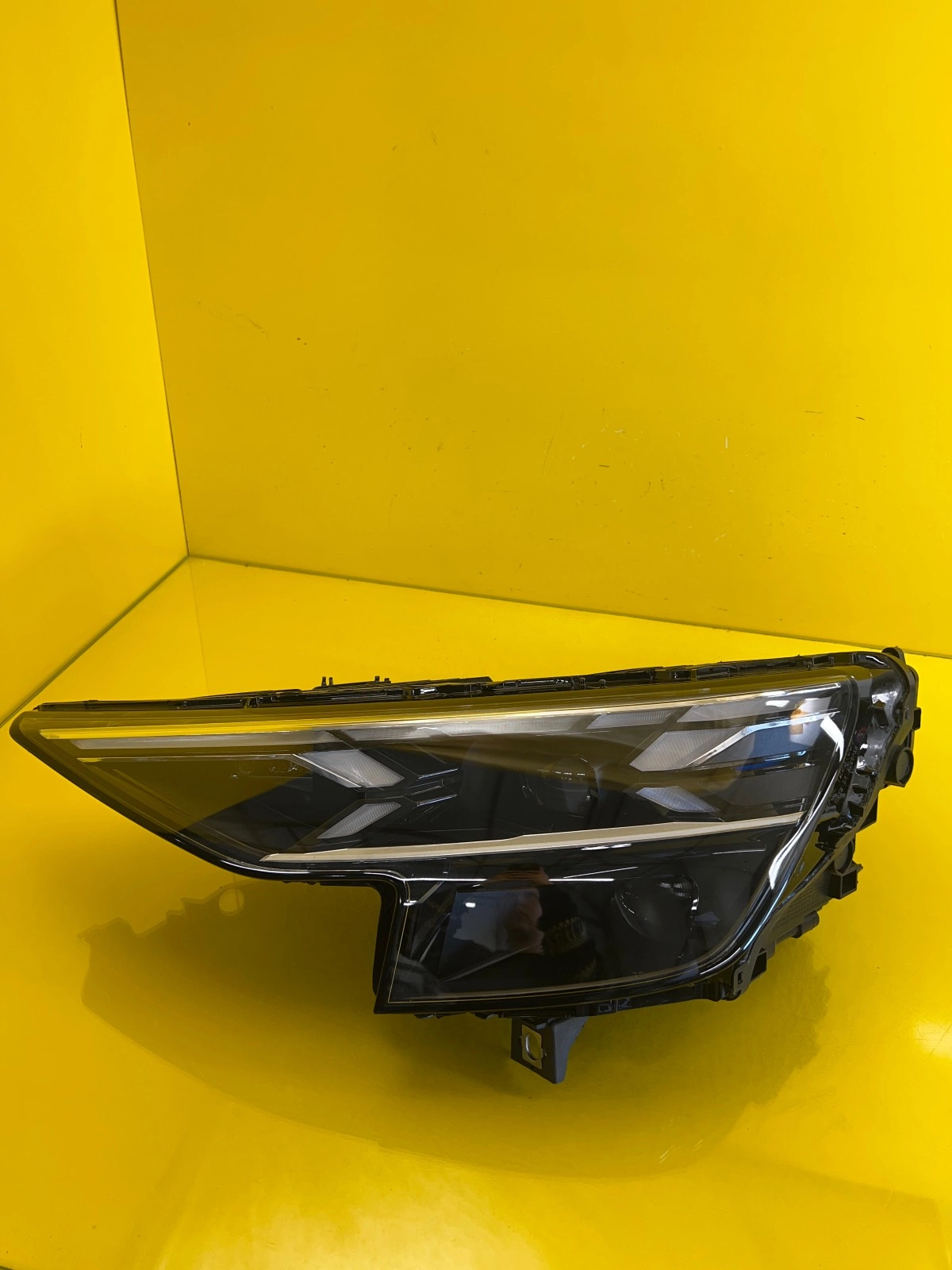 Reflektor Lampa Lewa Audi Q8 4M8 Lift Laser 4M8941085 Autolamps Reflektor Lampa Lewa Audi Q8 4M8 Lift Laser 4M8941085