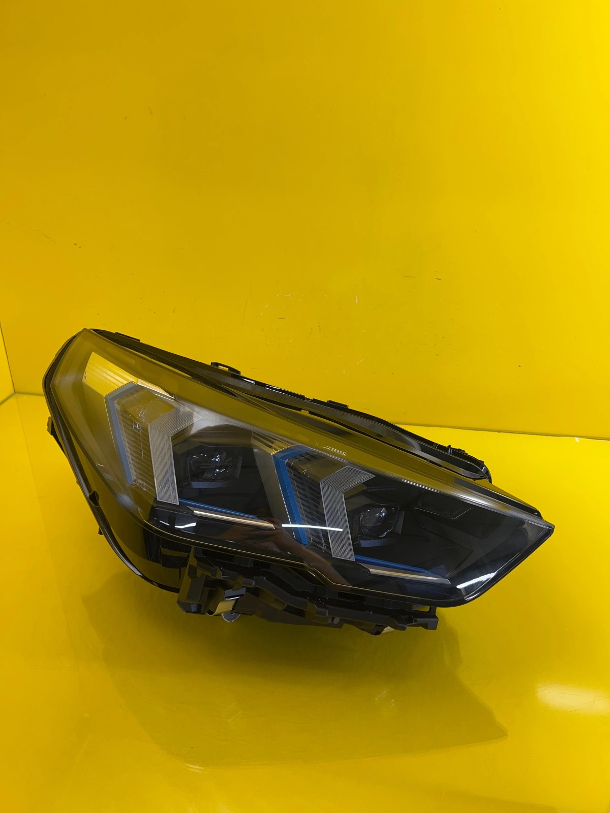 Reflektor Lampa Prawa BMW X2 U10 Full Led 5A77EC6-05 Autolamps Reflektor Lampa Prawa BMW X2 U10 Full Led 5A77EC6-05