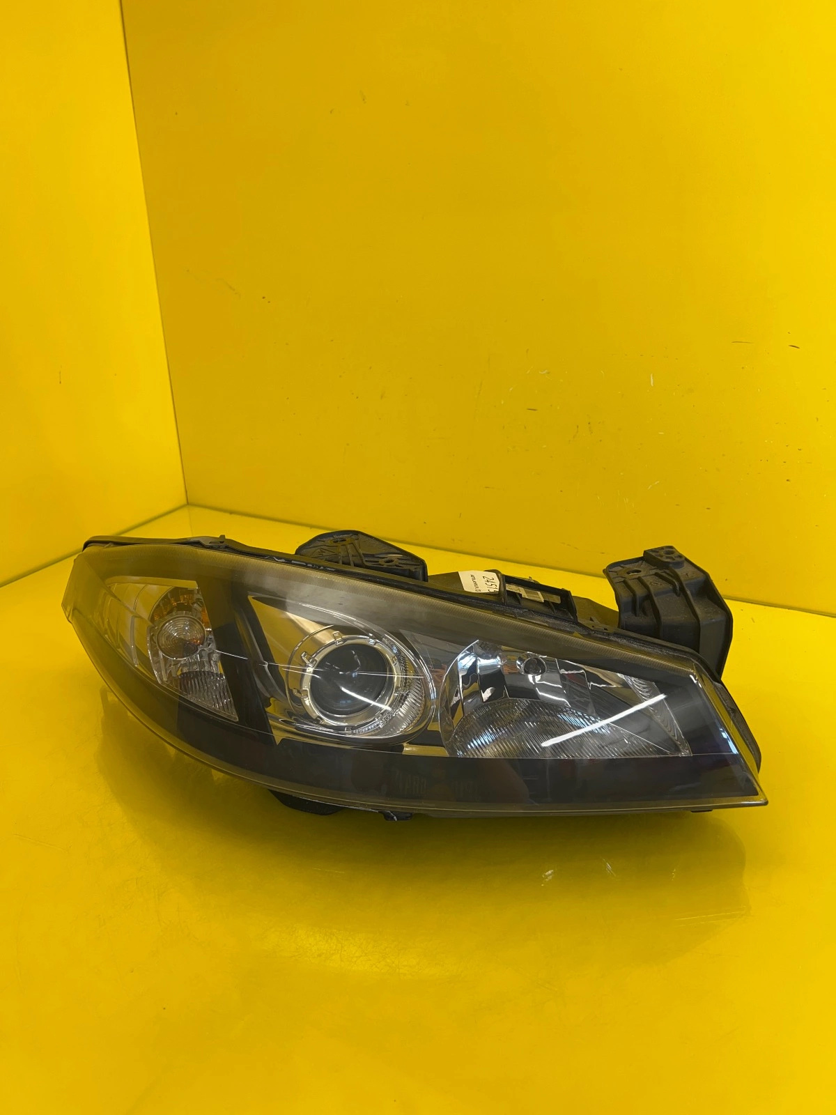 Reflektor Lampa Prawa Renault Laguna II Xenon Autolamps Reflektor Lampa Prawa Renault Laguna II Xenon