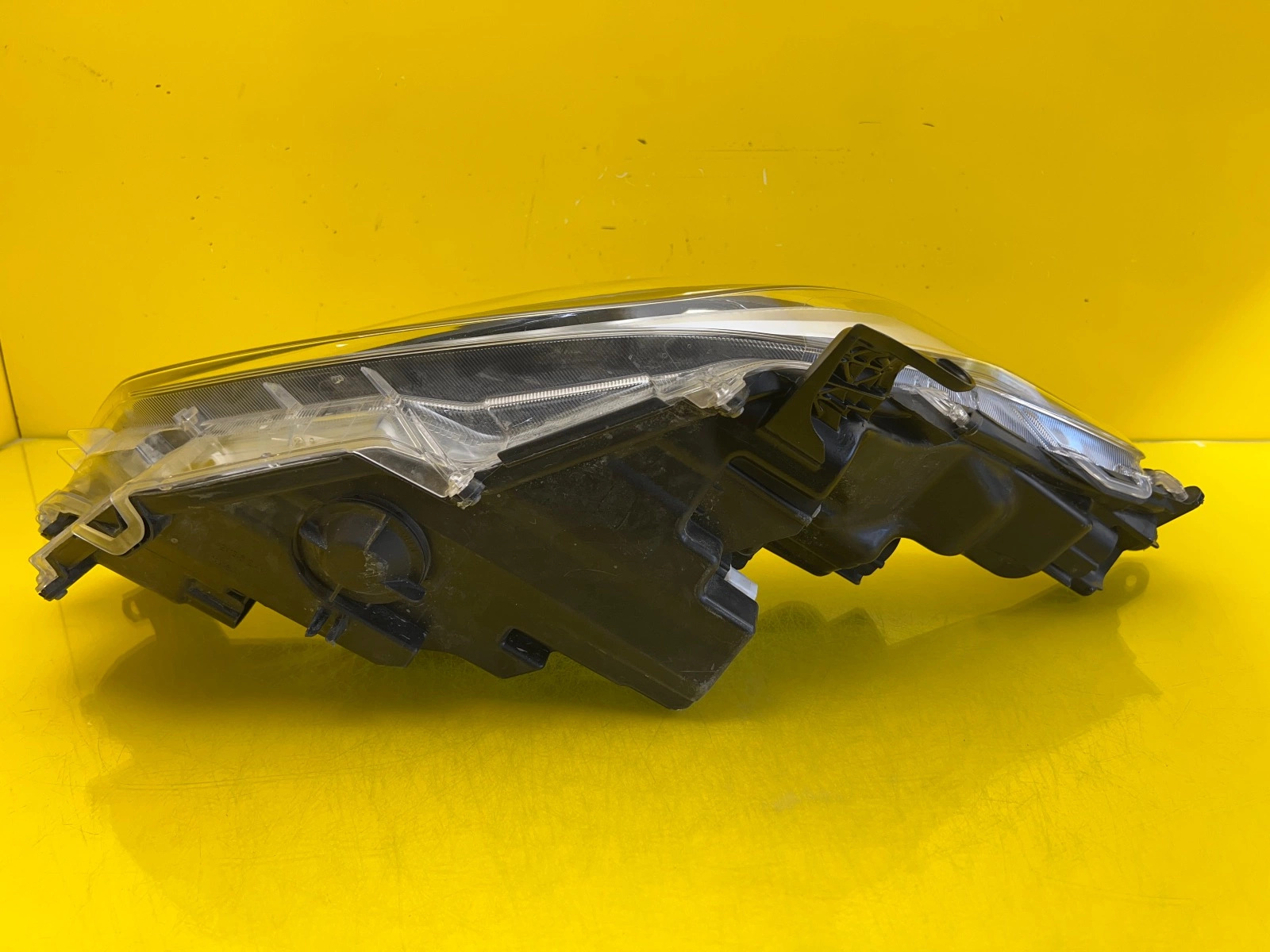 Reflektor Lampa Prawa Toyota Yaris IV 4 Full Led K0-8 Autolamps 6 Reflektor Lampa Prawa Toyota Yaris IV 4 Full Led K0-8