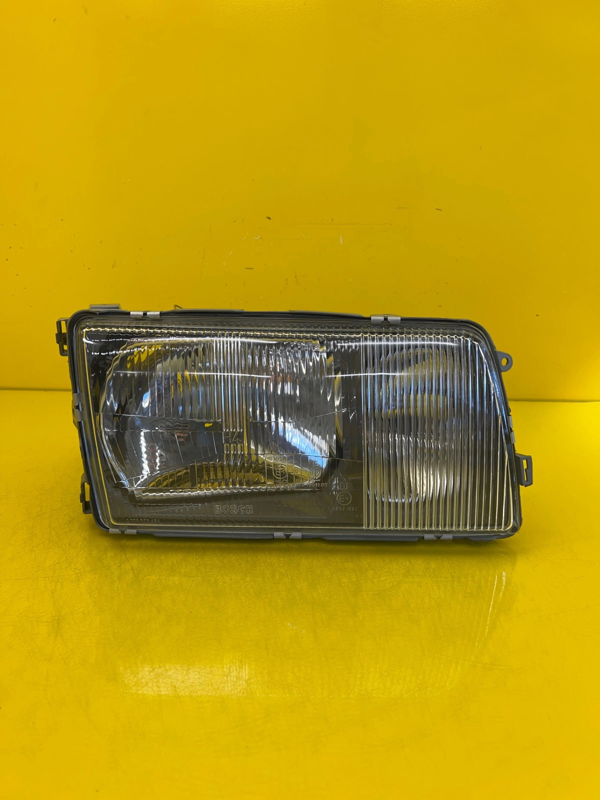 Reflektor Lampa Prawa Mercedes W126 79-91 A1268209361 Autolamps Reflektor Lampa Prawa Mercedes W126 79-91 A1268209361