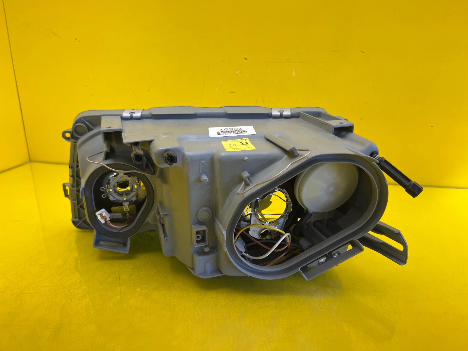 Reflektor Lampa Prawa Mercedes W126 79-91 A1268209361 Autolamps 3 Reflektor Lampa Prawa Mercedes W126 79-91 A1268209361