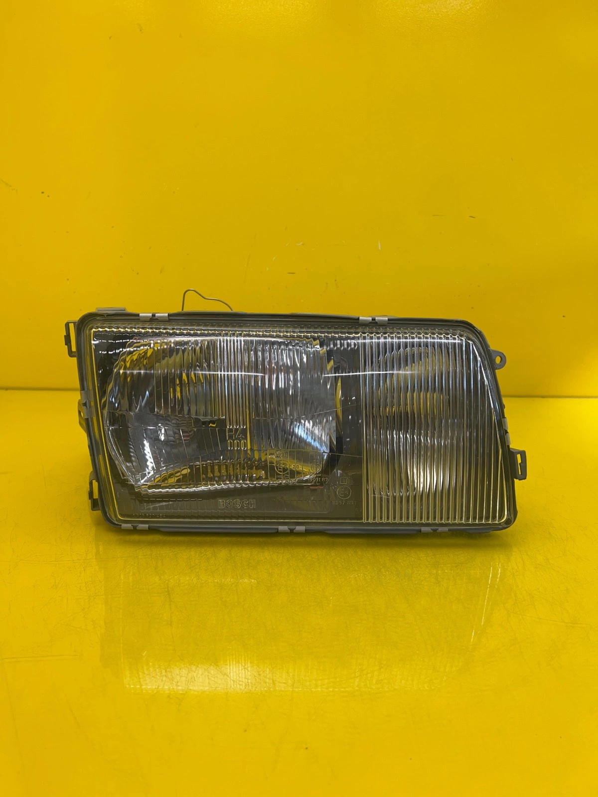 Reflektor Lampa Prawa Mercedes W126 79-91 A1268209361 Autolamps Reflektor Lampa Prawa Mercedes W126 79-91 A1268209361