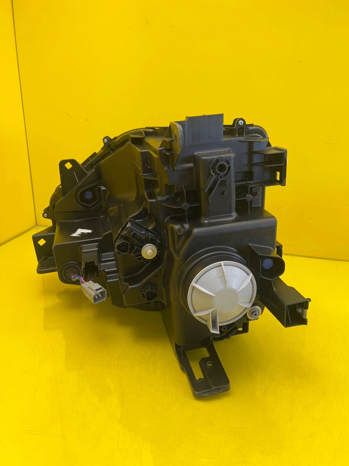 Reflektor Lampa Prawa Mitsubishi Eclipse Cross Lift 2022- Autolamps 4 Reflektor Lampa Prawa Mitsubishi Eclipse Cross Lift 2022-