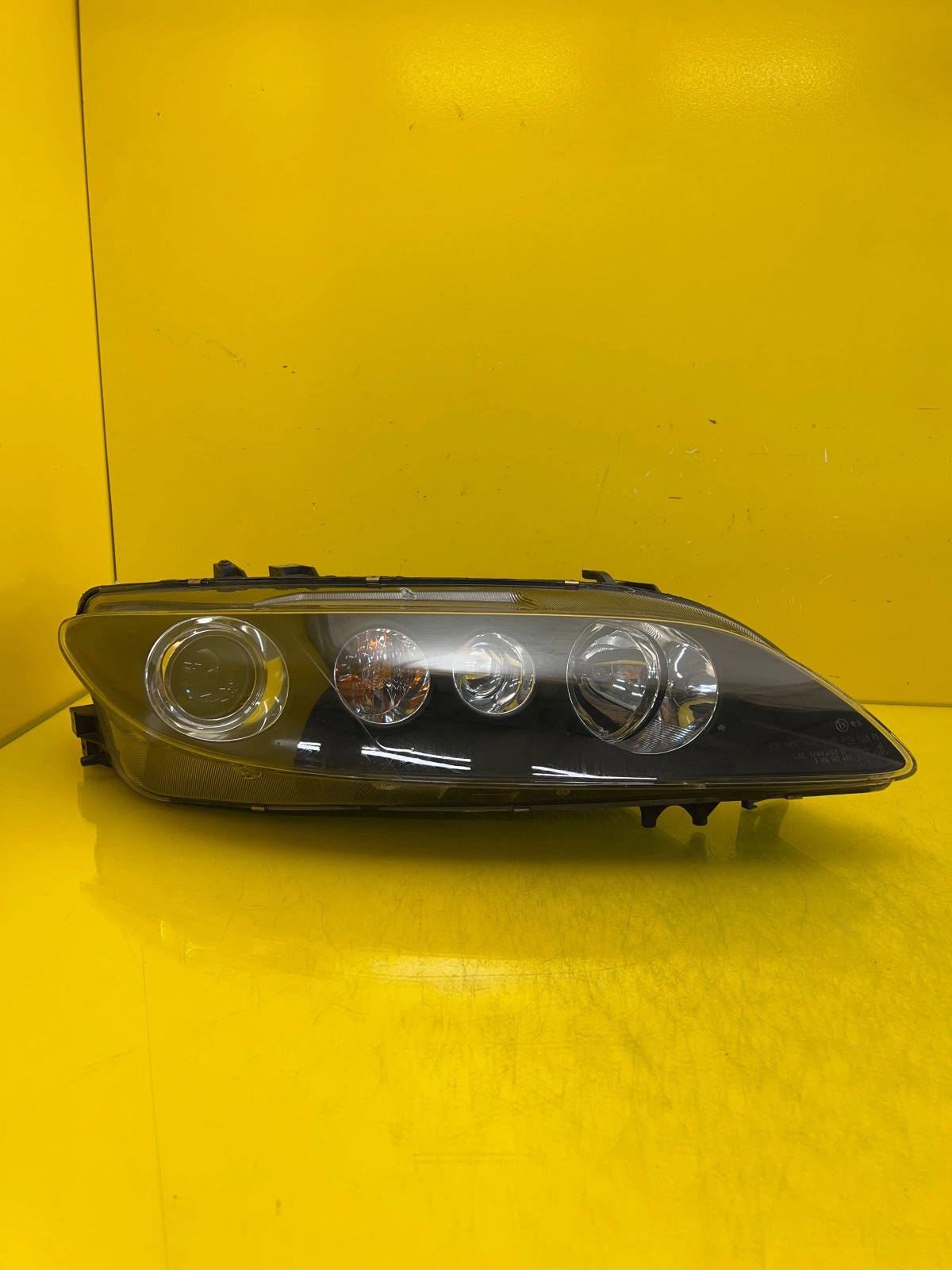 Reflektor Lampa Prawa Przednia Mazda 6 06-07 Lift Xenon Autolamps Reflektor Lampa Prawa Przednia Mazda 6 06-07 Lift Xenon