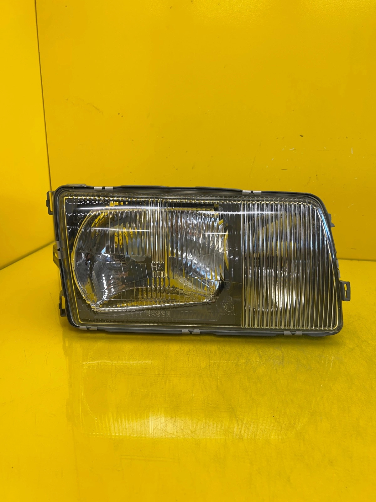 Reflektor Lampa Prawa Mercedes W126 79-91 A1268209361 Autolamps Reflektor Lampa Prawa Mercedes W126 79-91 A1268209361