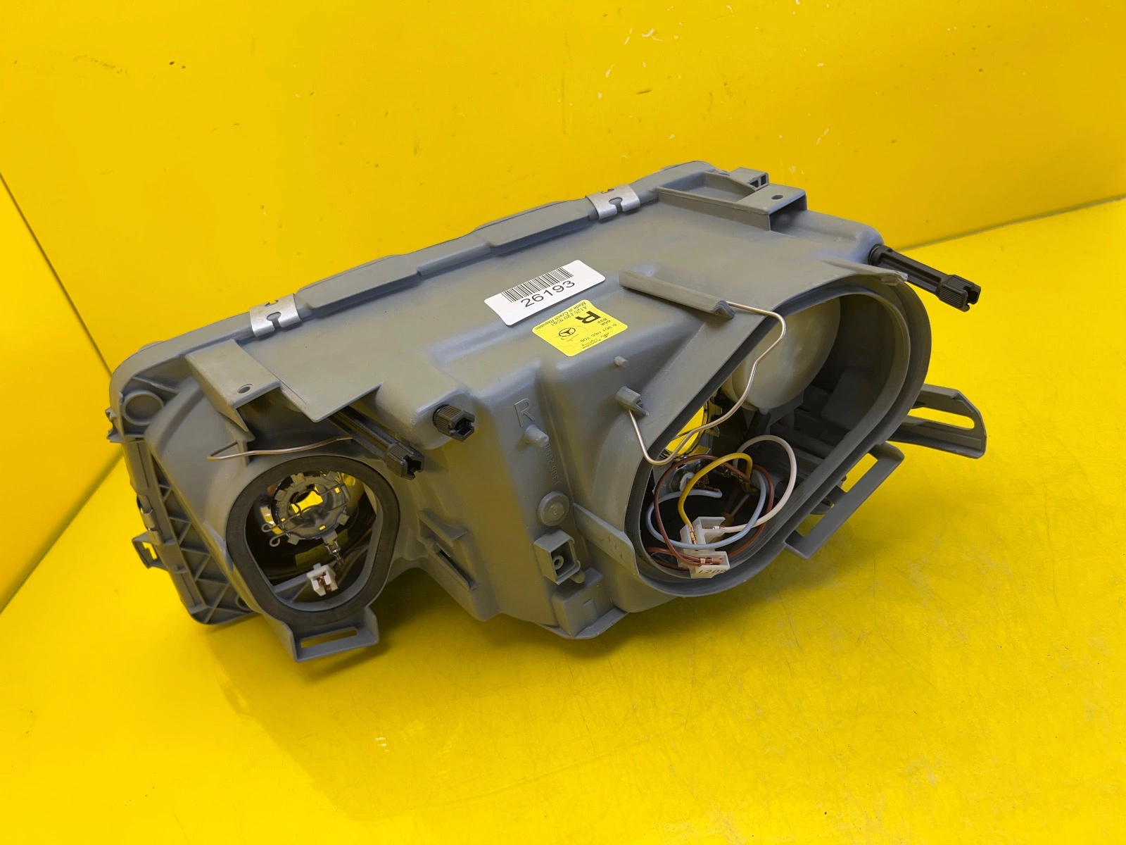 Reflektor Lampa Prawa Mercedes W126 79-91 A1268209361 Autolamps 3 Reflektor Lampa Prawa Mercedes W126 79-91 A1268209361