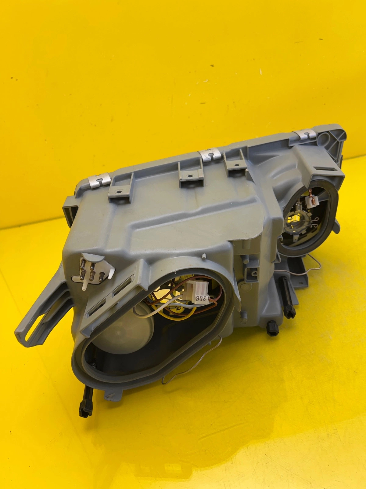 Reflektor Lampa Prawa Mercedes W126 79-91 A1268209361 Autolamps 4 Reflektor Lampa Prawa Mercedes W126 79-91 A1268209361