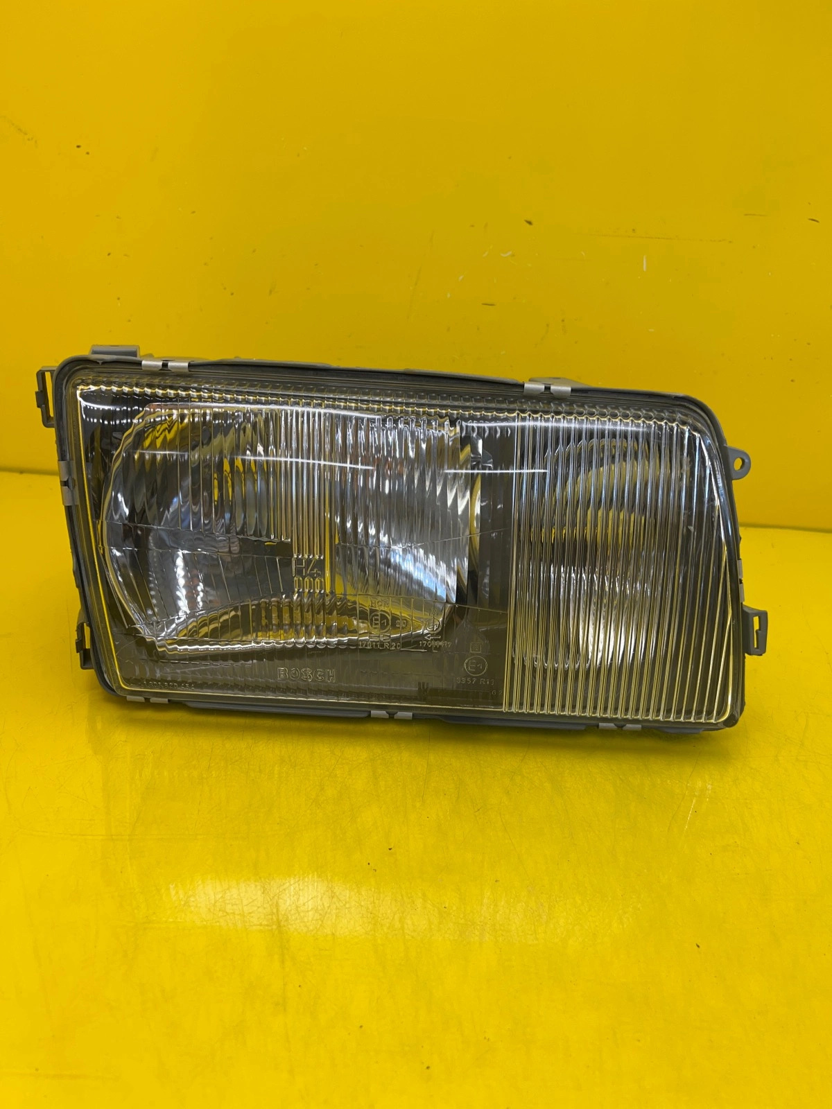 Reflektor Lampa Prawa Mercedes W126 79-91 A1268209361 Autolamps Reflektor Lampa Prawa Mercedes W126 79-91 A1268209361